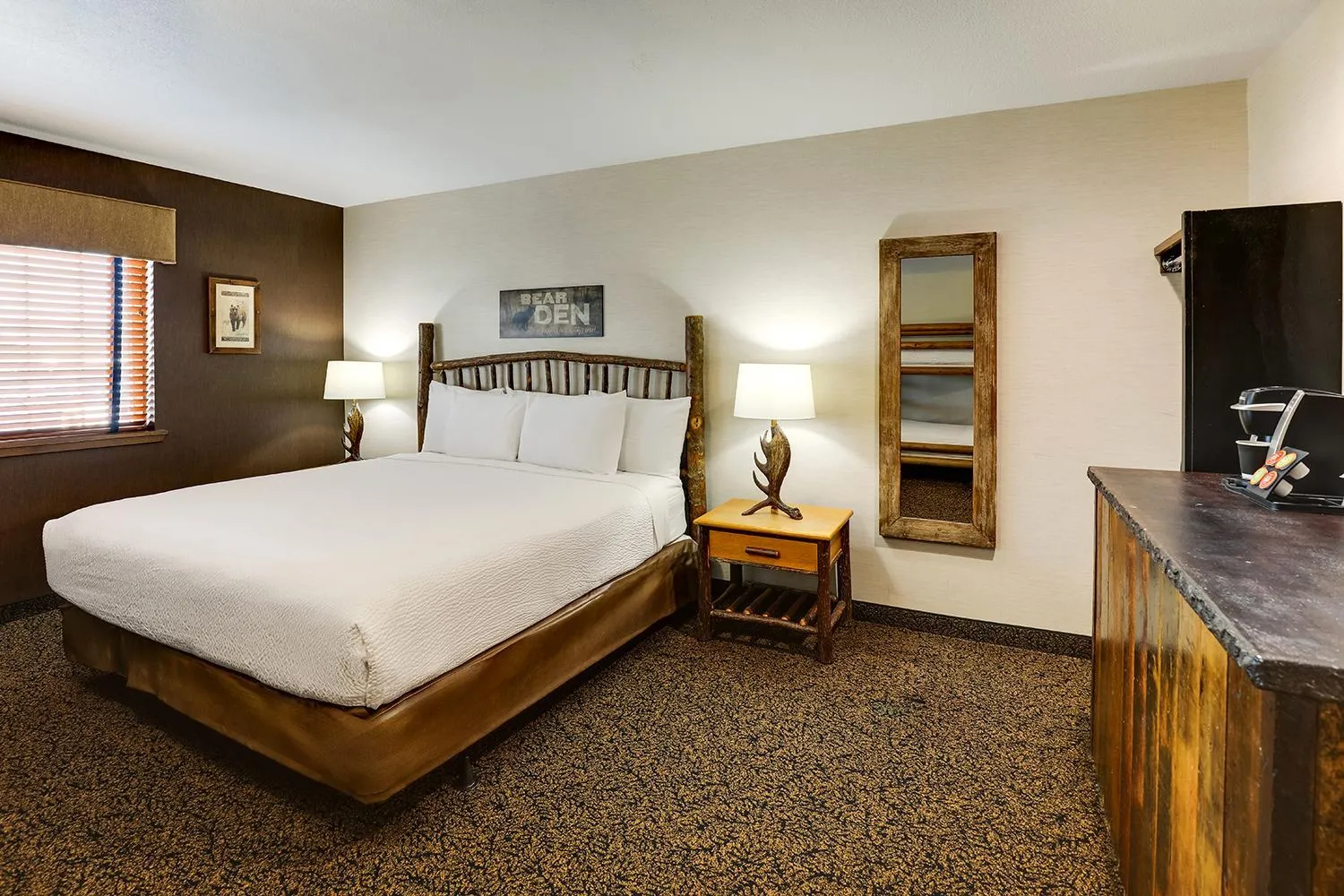 Bed in Stoney Creek Hotel Peoria