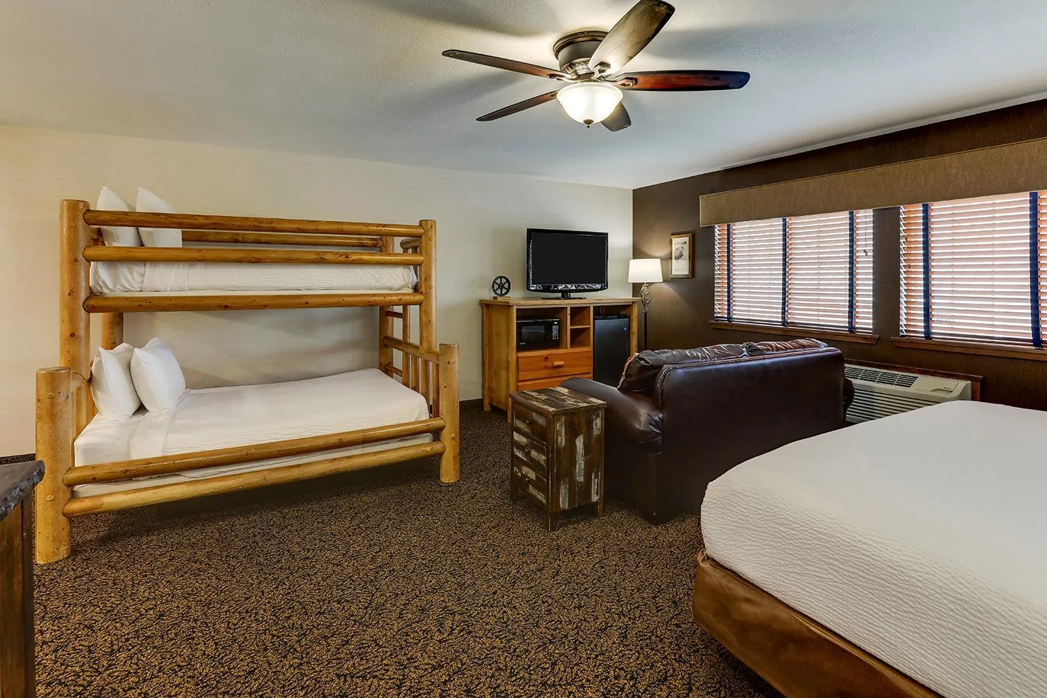 Bed in Stoney Creek Hotel Peoria