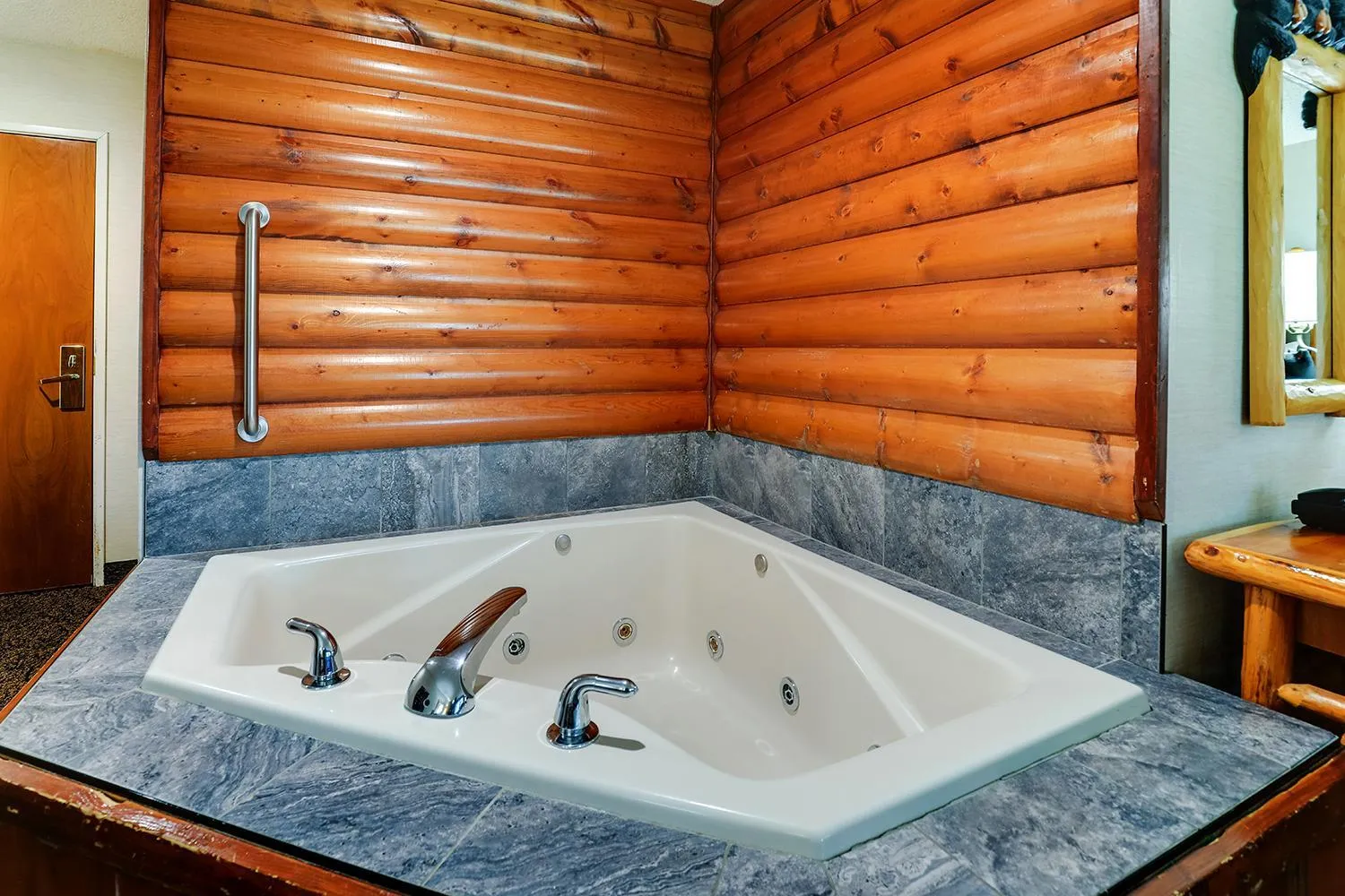 Hot Tub in Stoney Creek Hotel Peoria