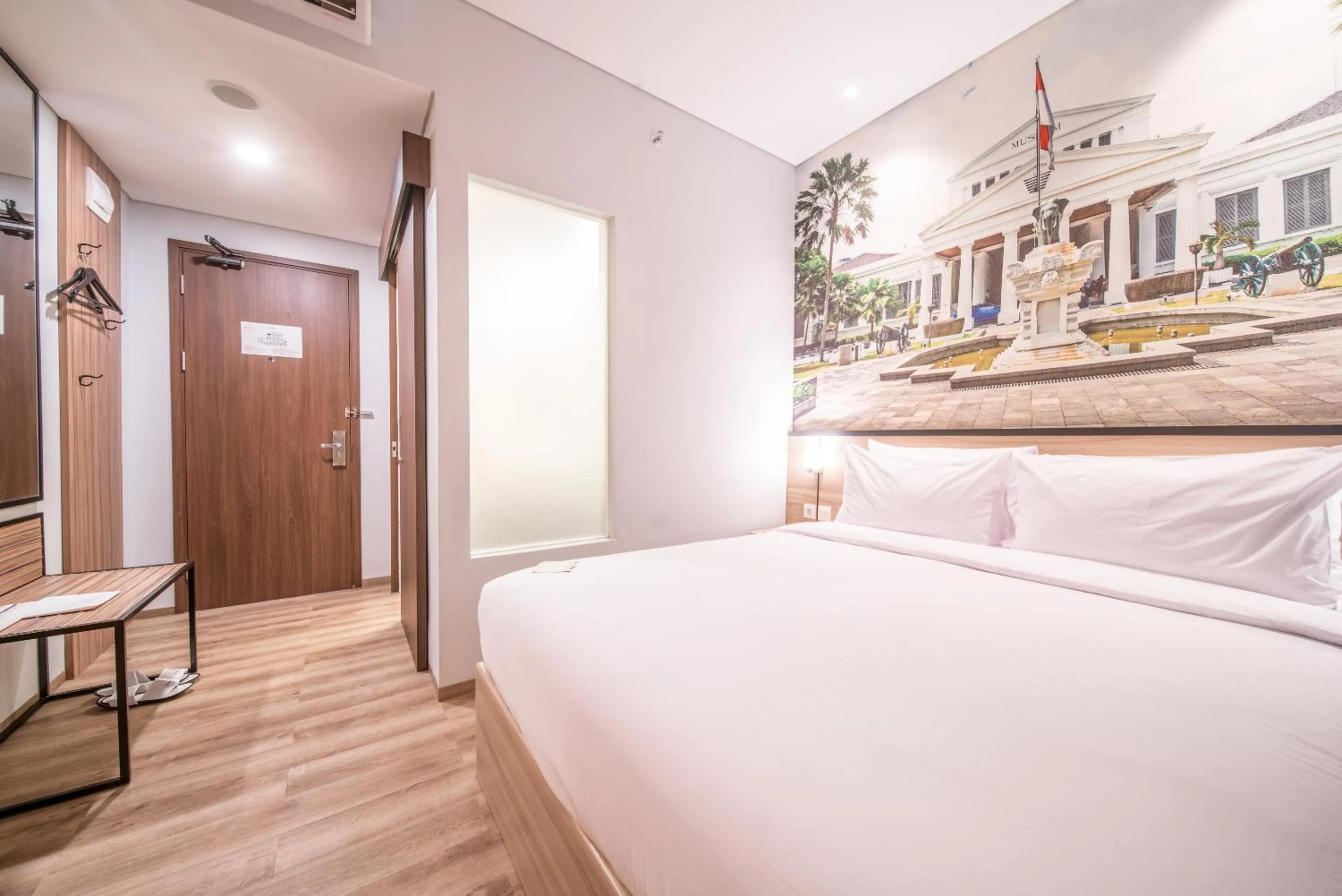 Bed in All Nite & Day Kebon Jeruk