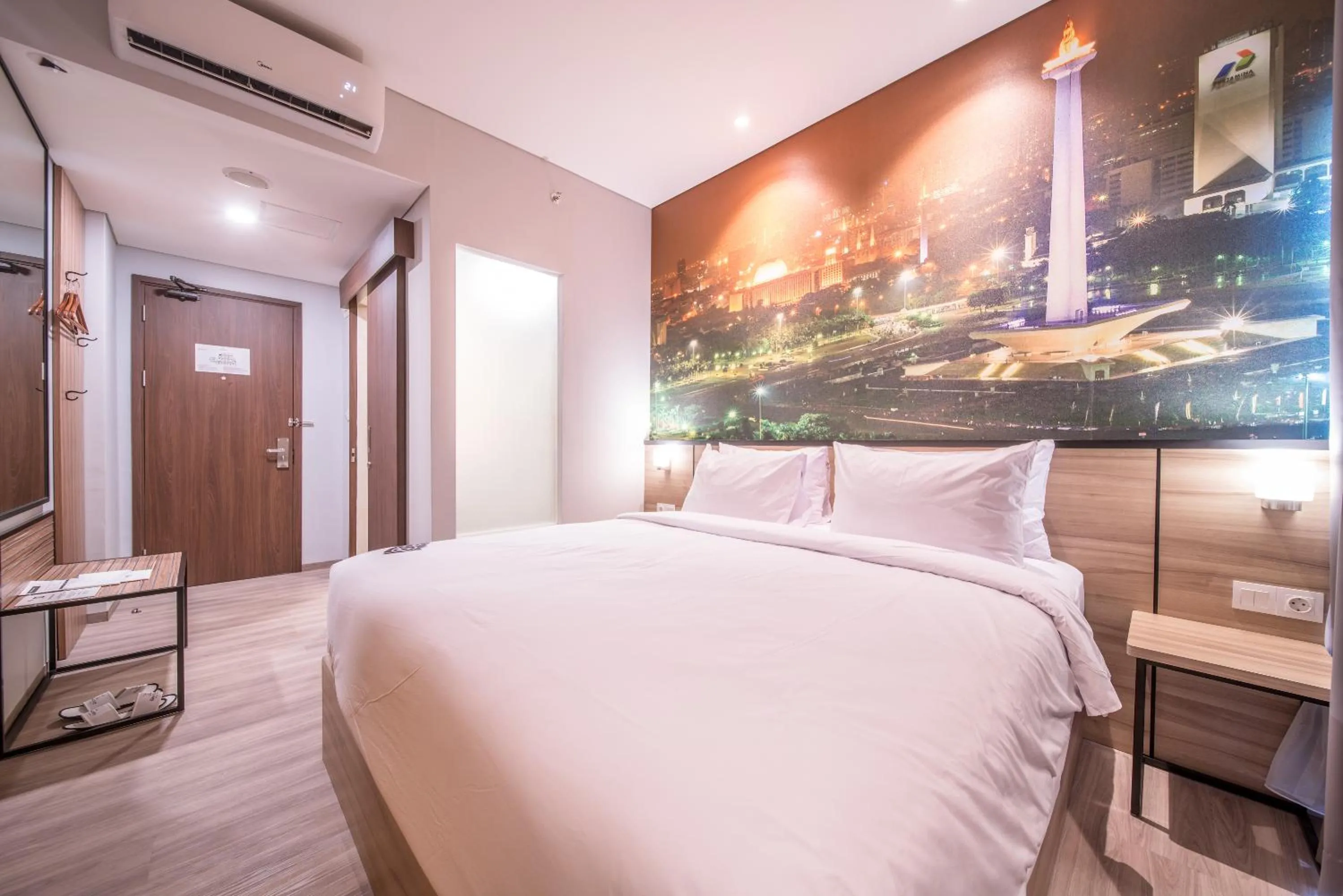 Bed in All Nite & Day Kebon Jeruk