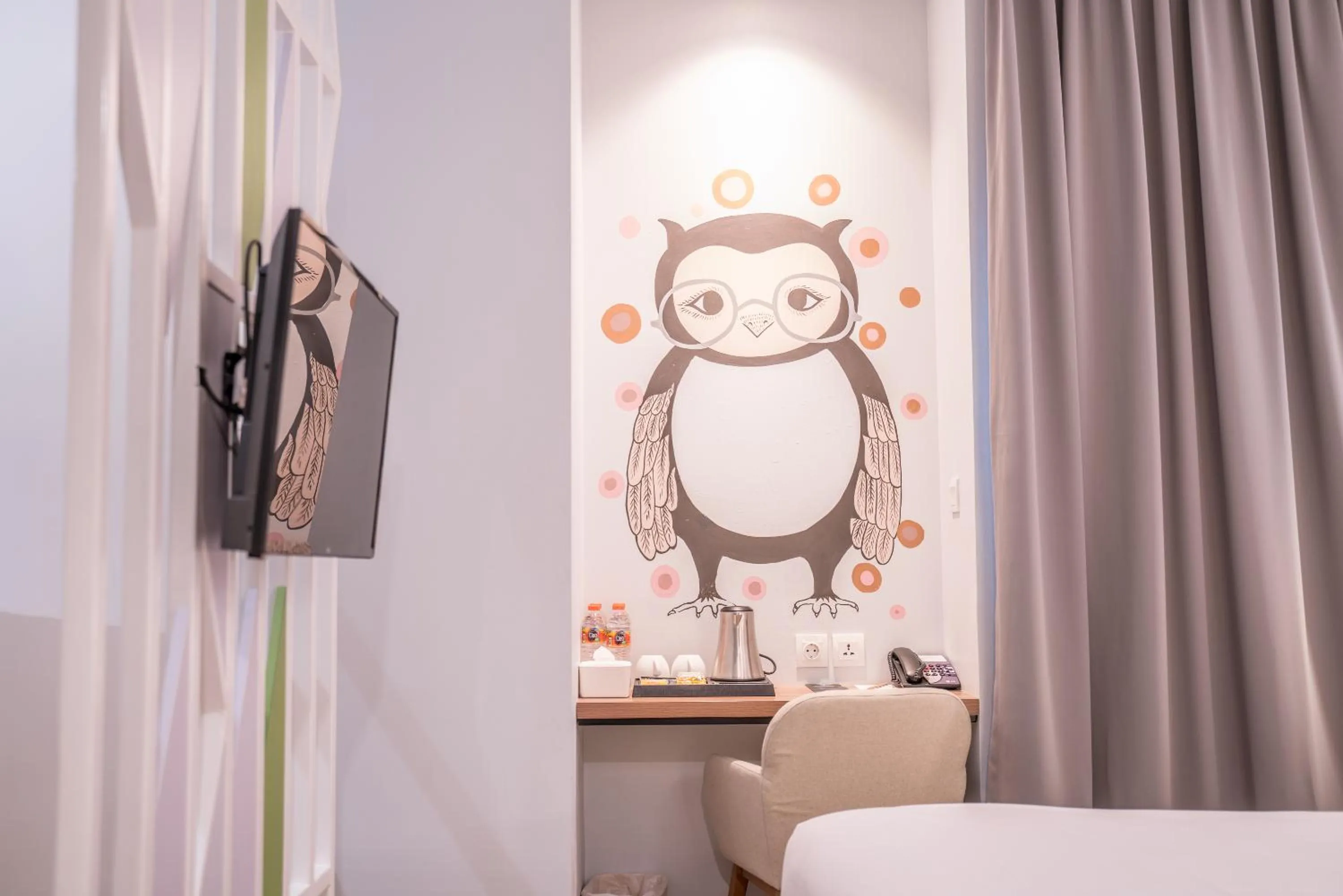 Bed in All Nite & Day Kebon Jeruk