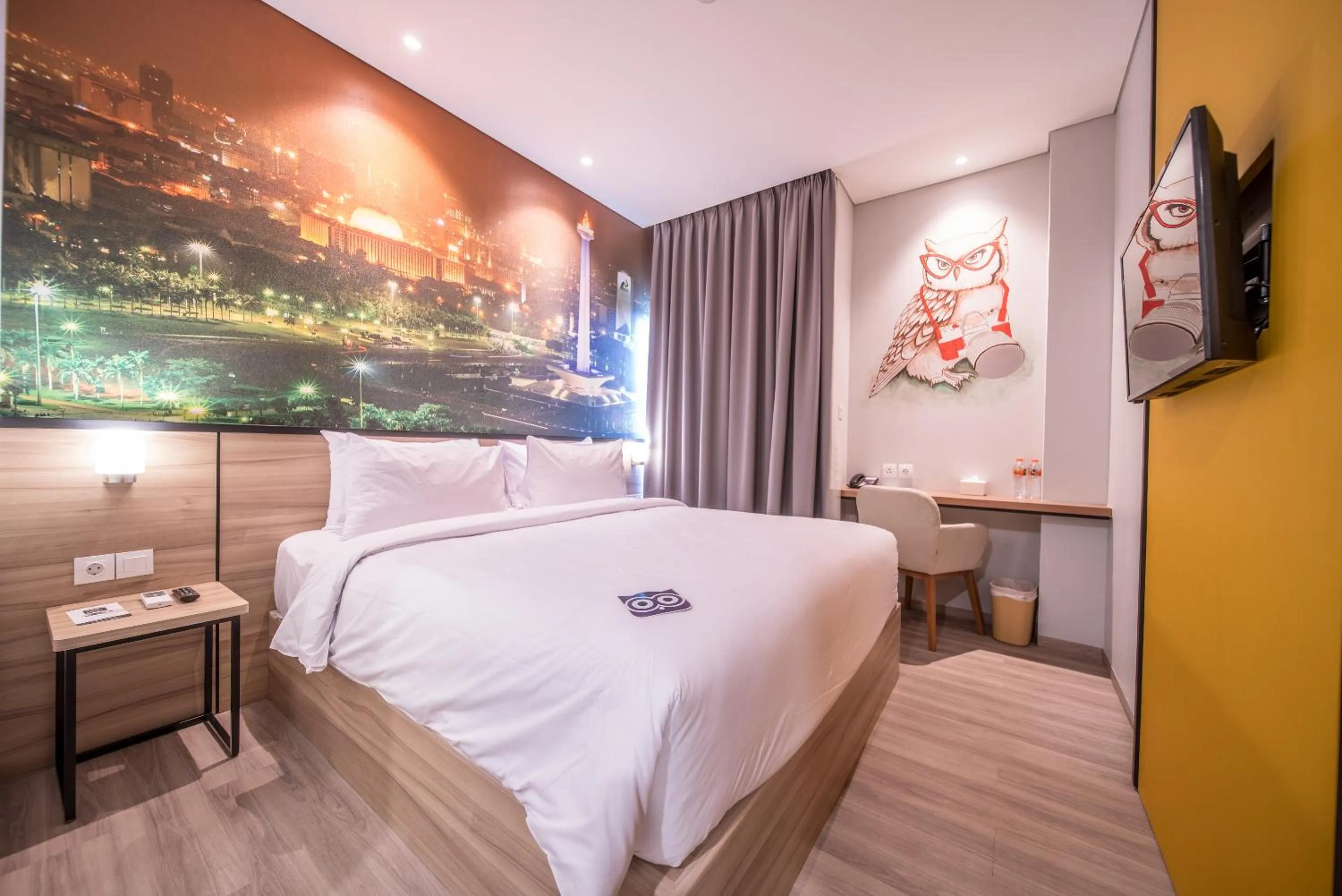 Bed in All Nite & Day Kebon Jeruk