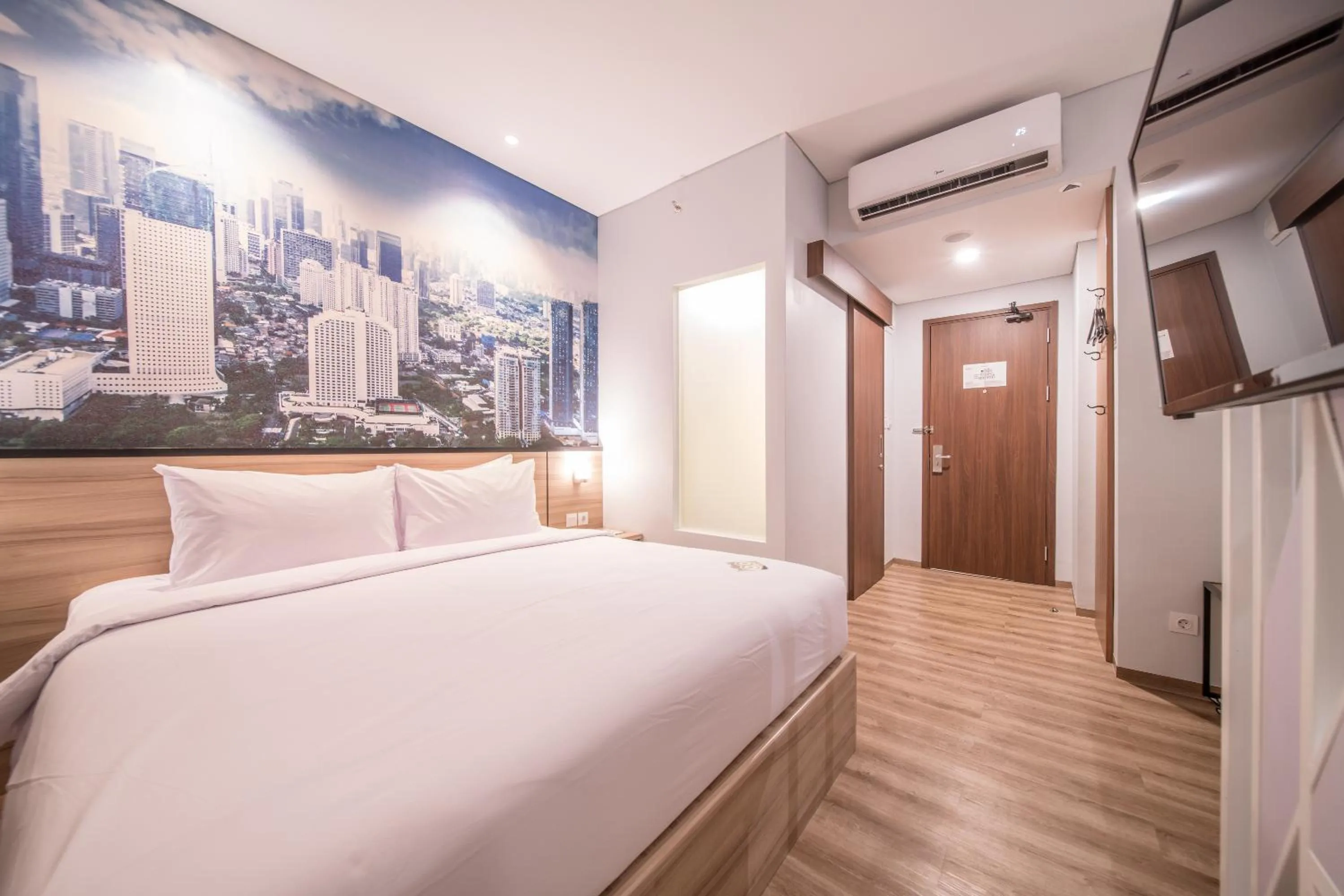 Bed in All Nite & Day Kebon Jeruk