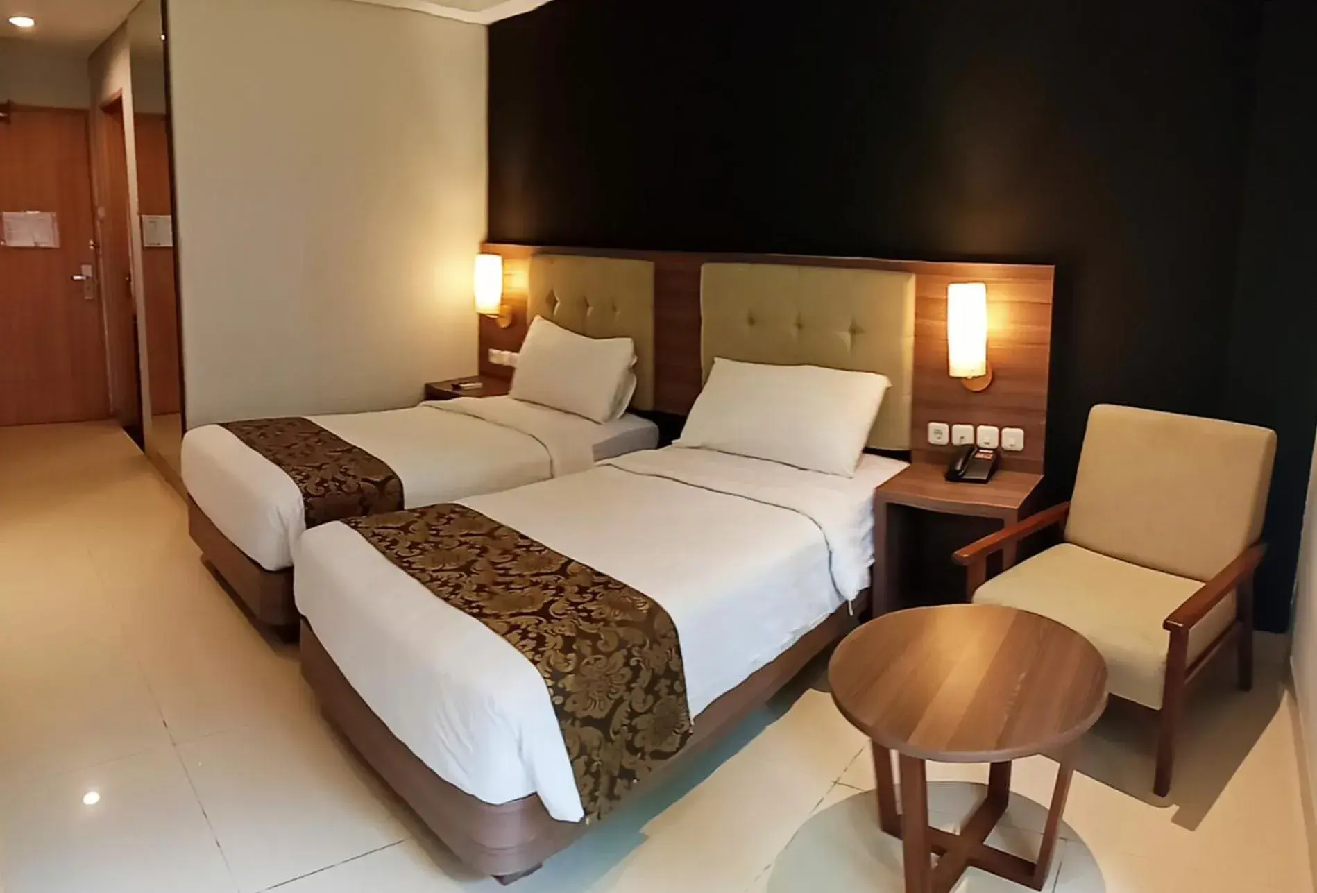 Deluxe Twin Room in Jatiluhur Valley Resort Deluxe Twin Room in Jatiluhur Valley Resort