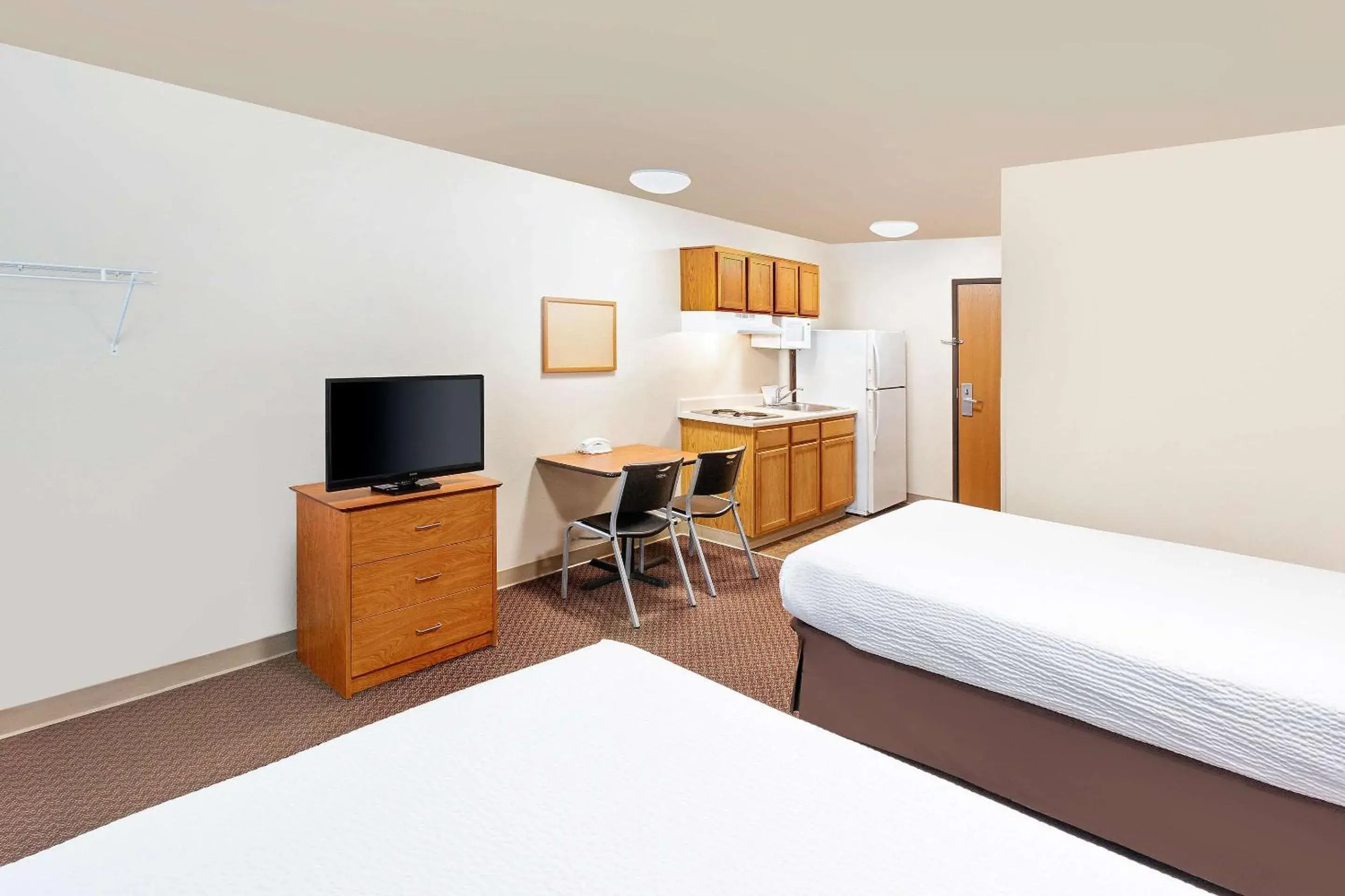 Double Room with Two Double Beds - Non-Smoking in WoodSpring Suites Sioux Falls Double Room with Two Double Beds - Non-Smoking in WoodSpring Suites Sioux Falls