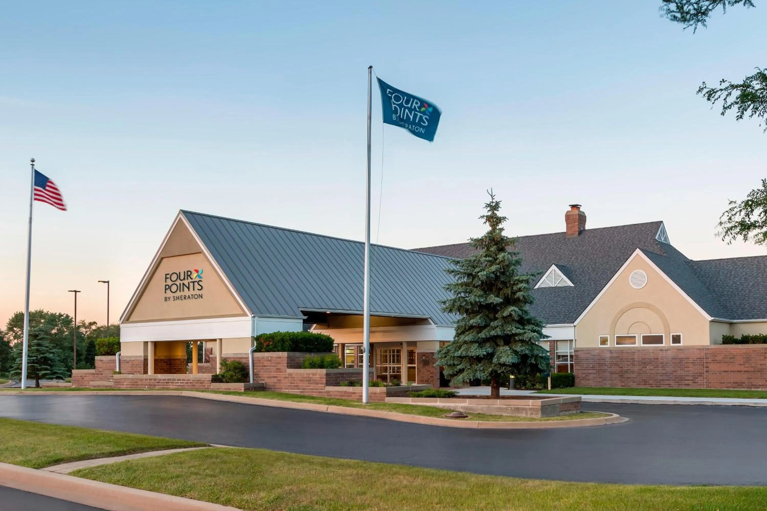 Property building in Four Points by Sheraton Buffalo Grove