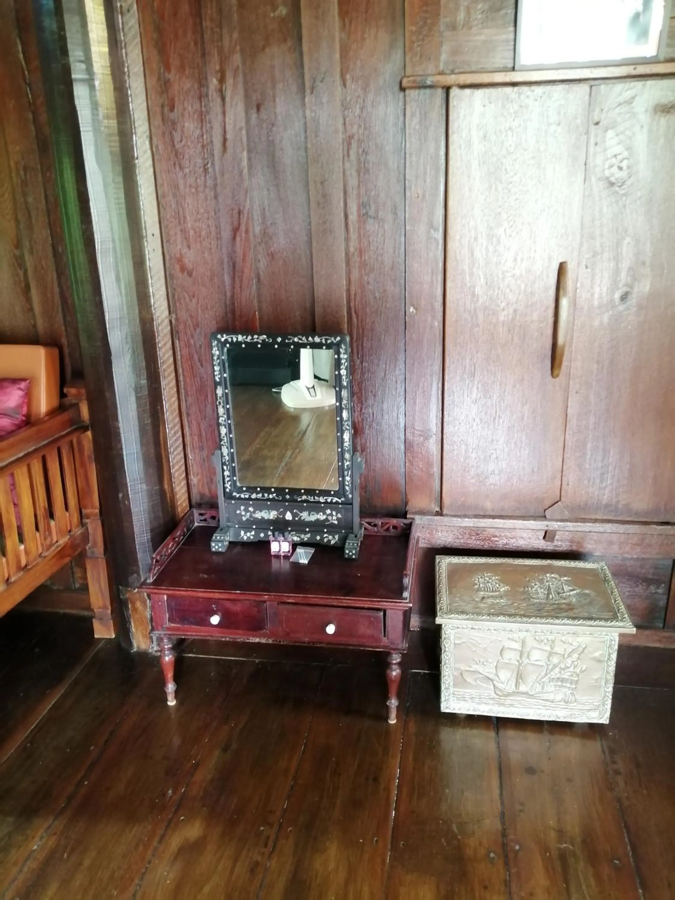 Rustic​ Charm​ Suphan​