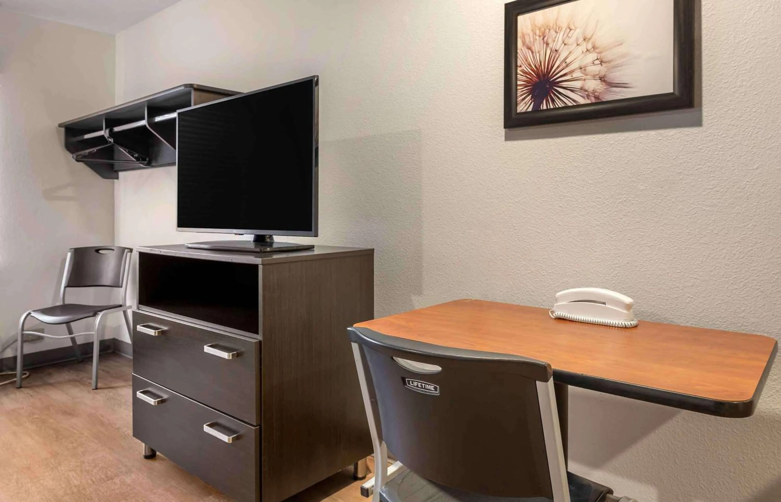 Bedroom in Extended Stay America Select Suites - Indianapolis - West