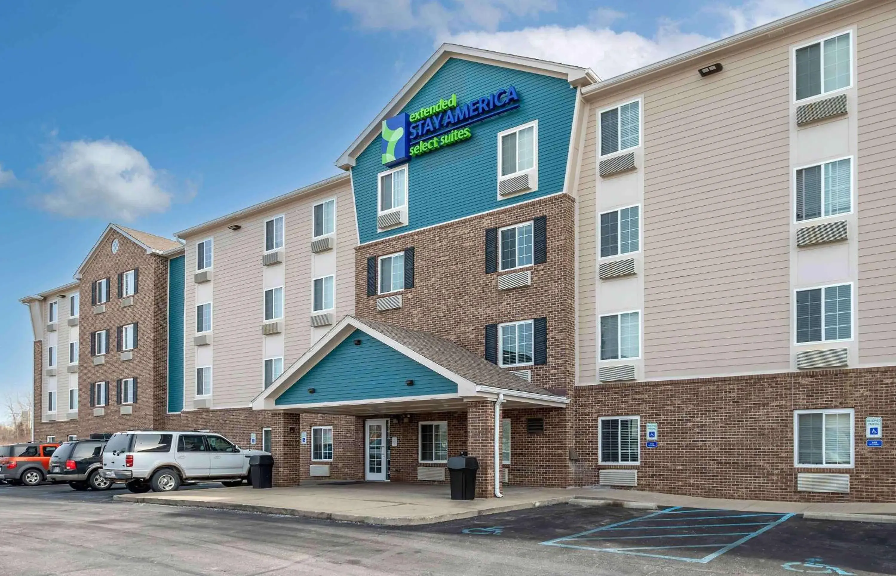 Property building in Extended Stay America Select Suites - Indianapolis - West Property building in Extended Stay America Select Suites - Indianapolis - West