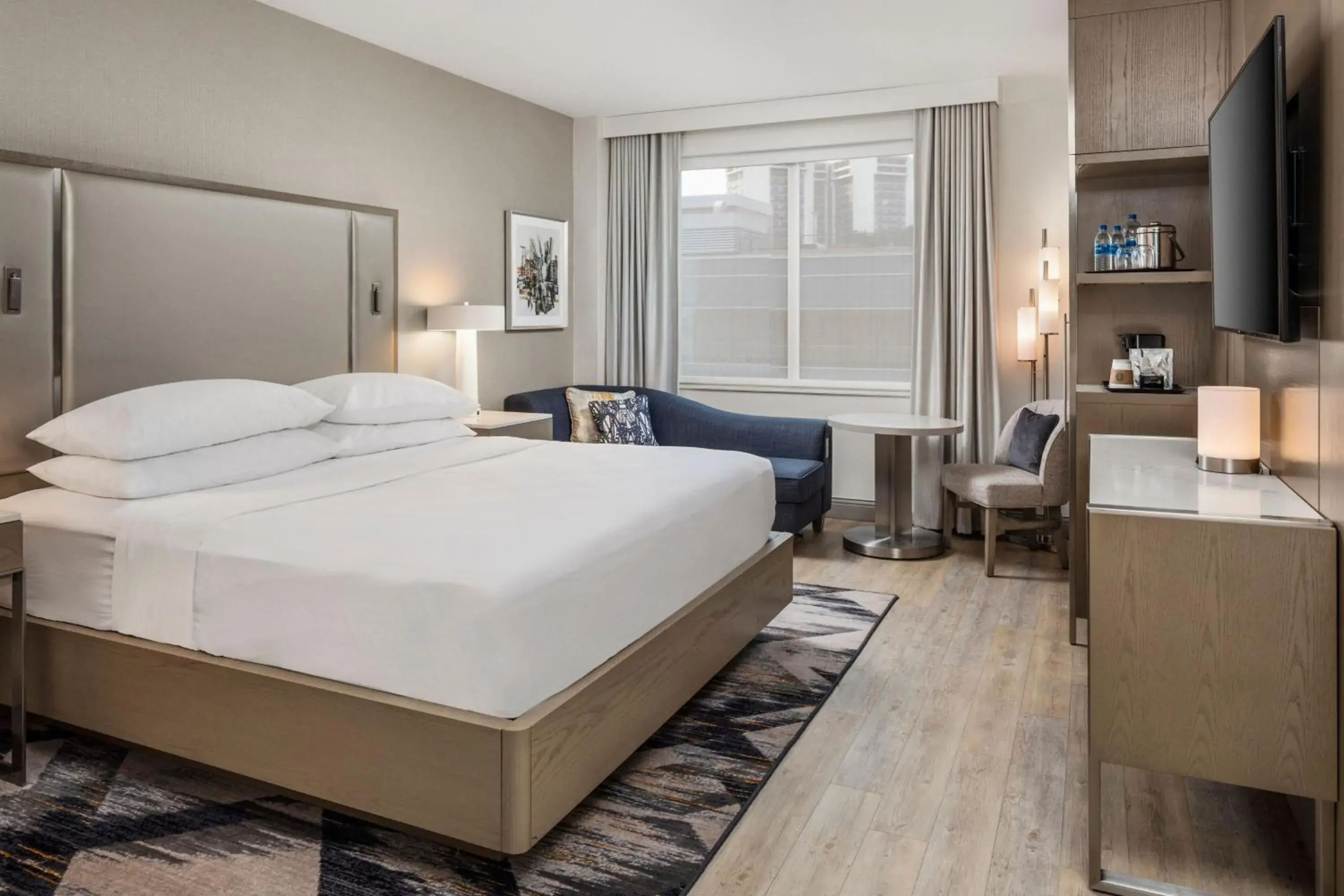 Deluxe King Room with City View - Club Lounge Access in Sheraton Duluth Hotel Deluxe King Room with City View - Club Lounge Access in Sheraton Duluth Hotel