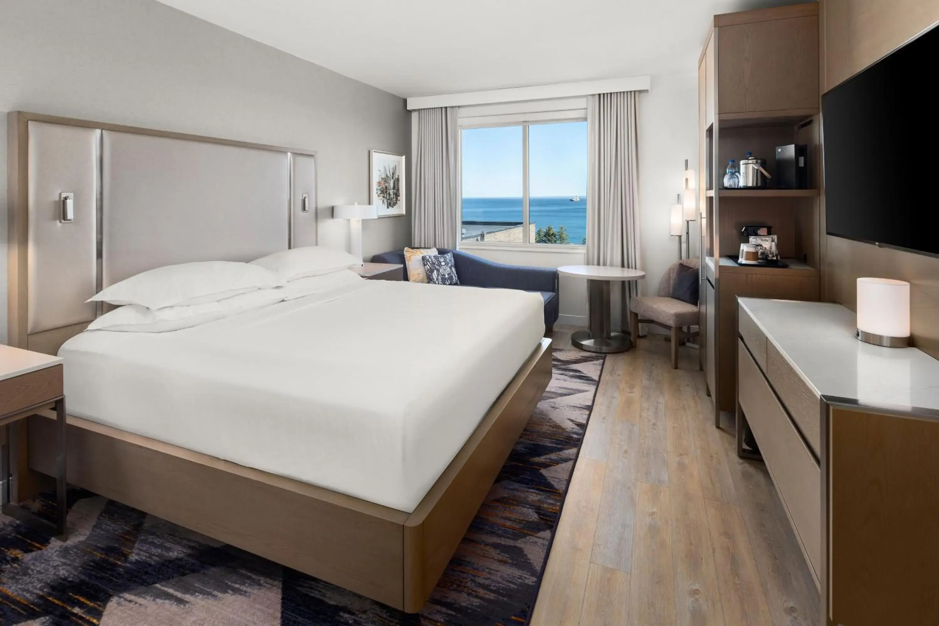 Bedroom, Bed in Sheraton Duluth Hotel Bedroom, Bed in Sheraton Duluth Hotel