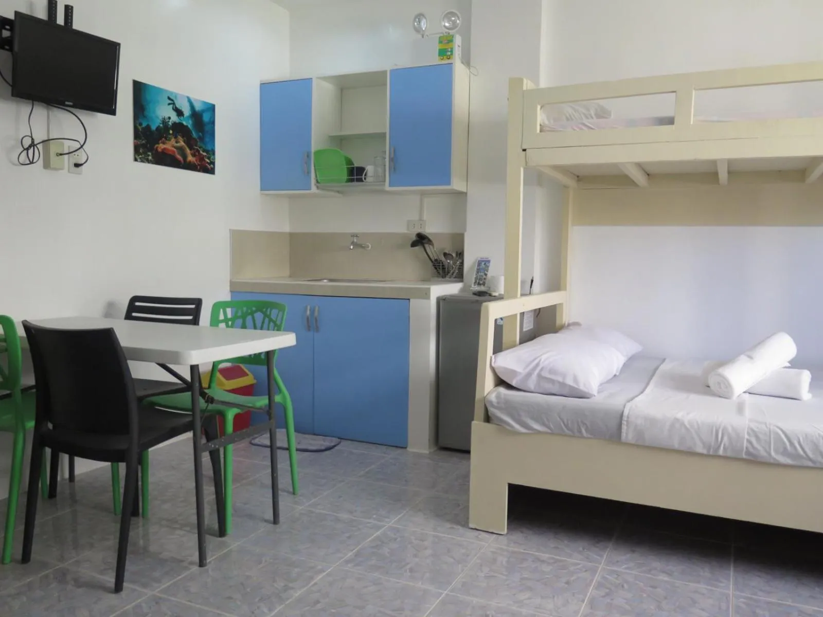 Bed in Cool Stay Inn