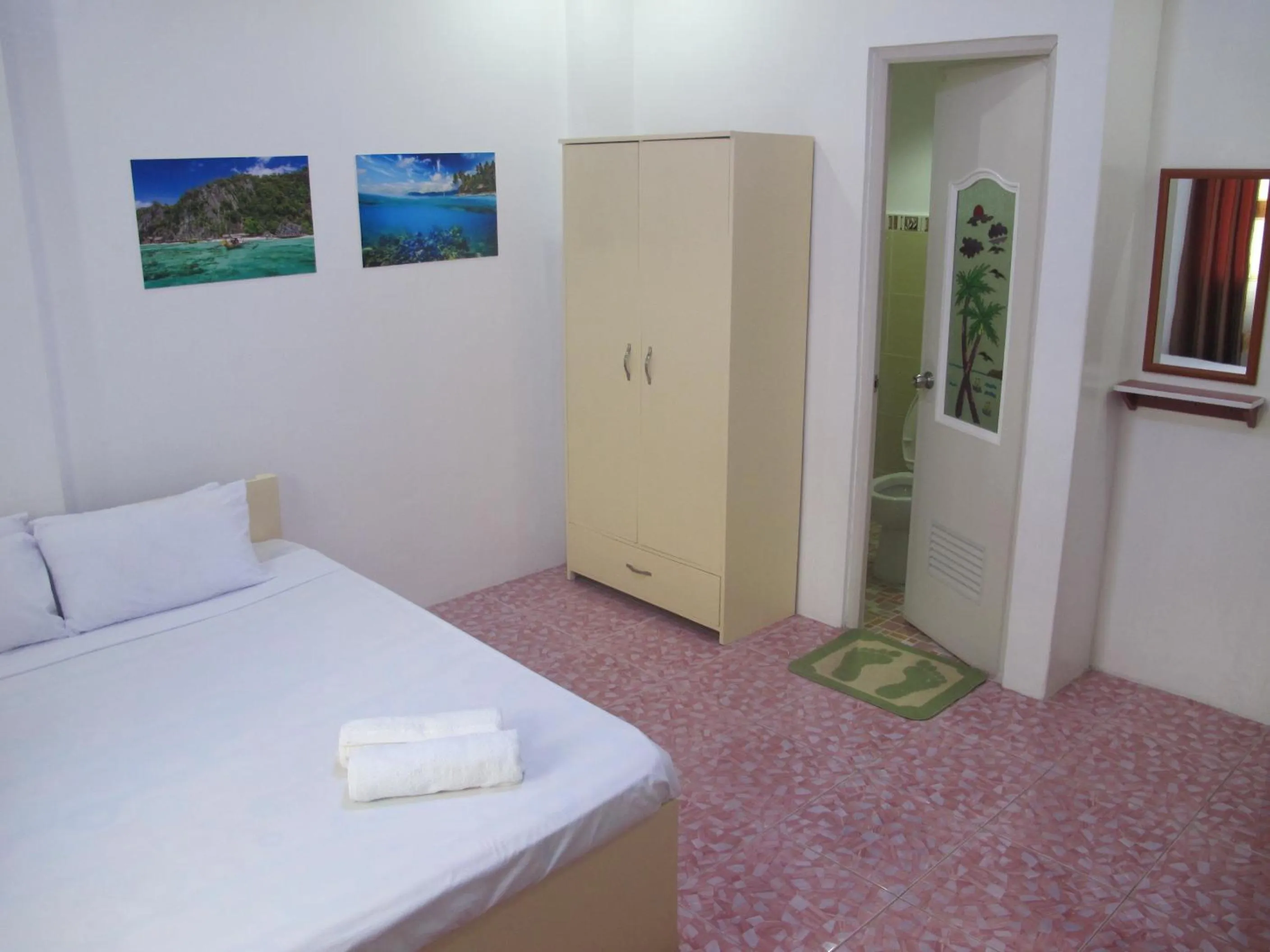 Bed in Cool Stay Inn