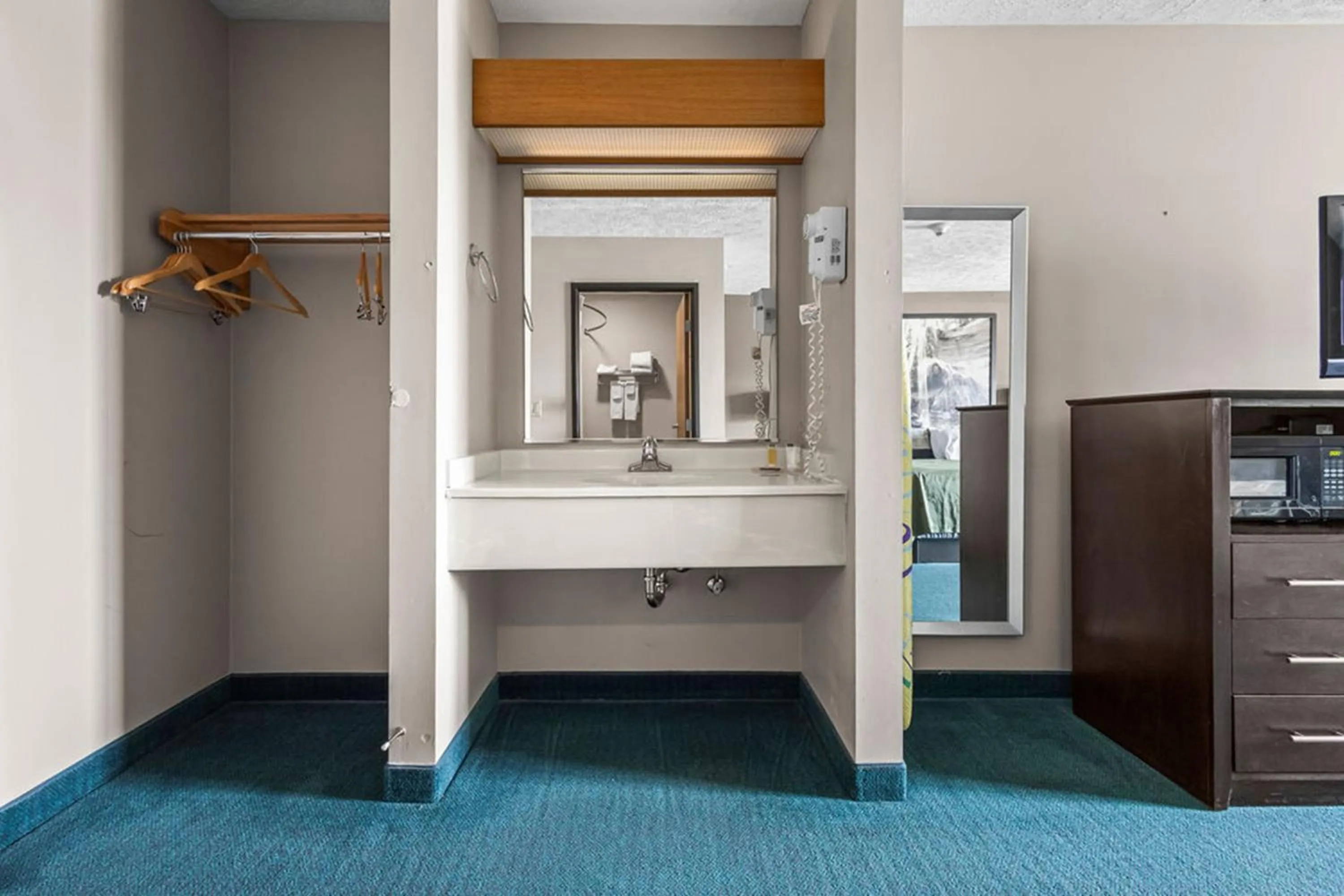 Bathroom in Burgundy Inn & Suites By OYO El Paso