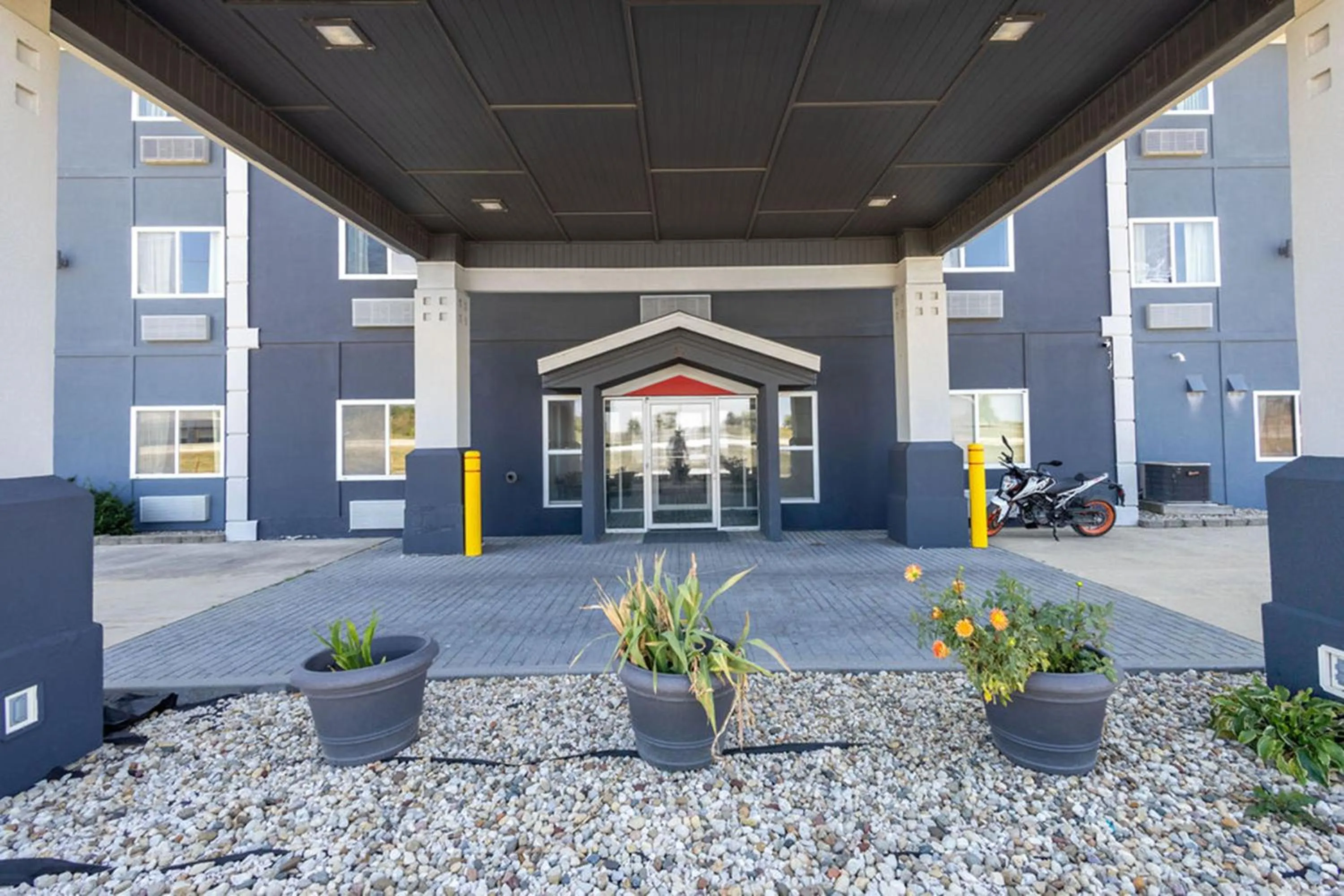 Property building in Burgundy Inn & Suites By OYO El Paso