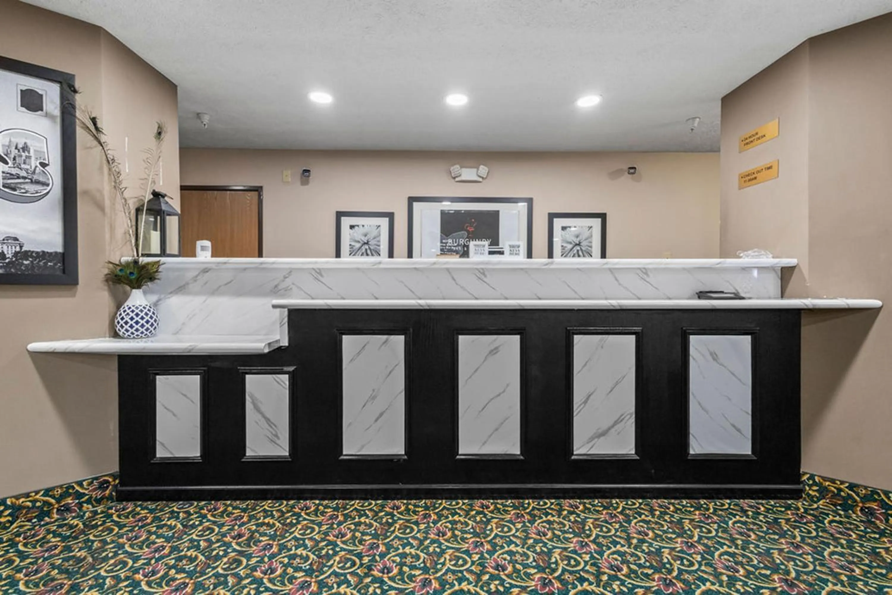 Lobby or reception in Burgundy Inn & Suites By OYO El Paso
