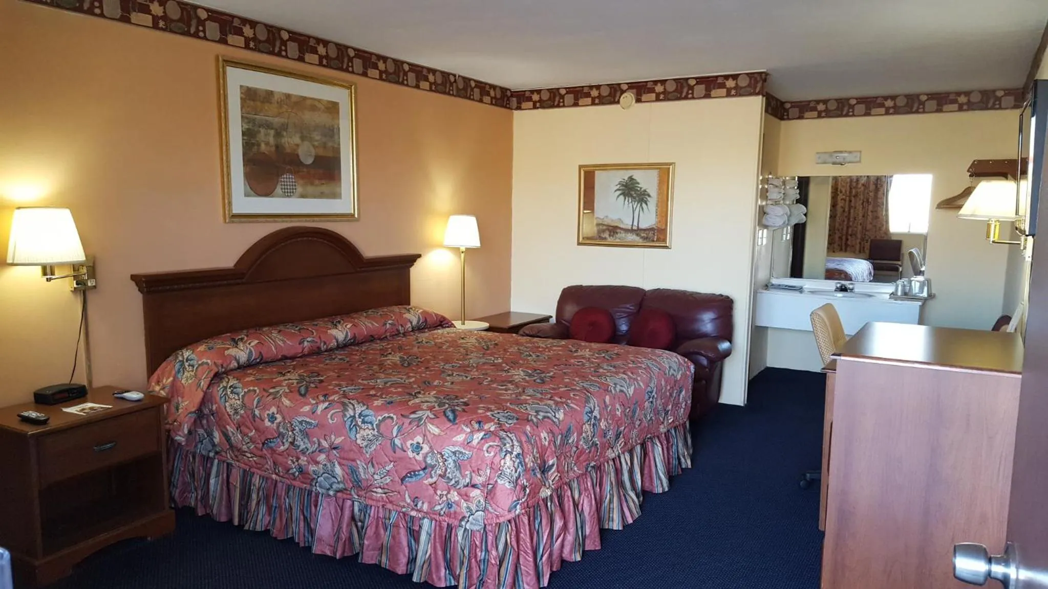 Standard King Room - Non-Smoking  in Innkeeper Motel Hamel