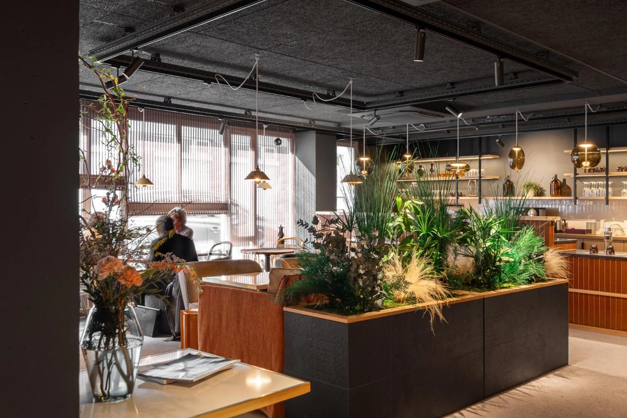 Restaurant/places to eat in Hôtel L'Adresse - Entièrement rénové