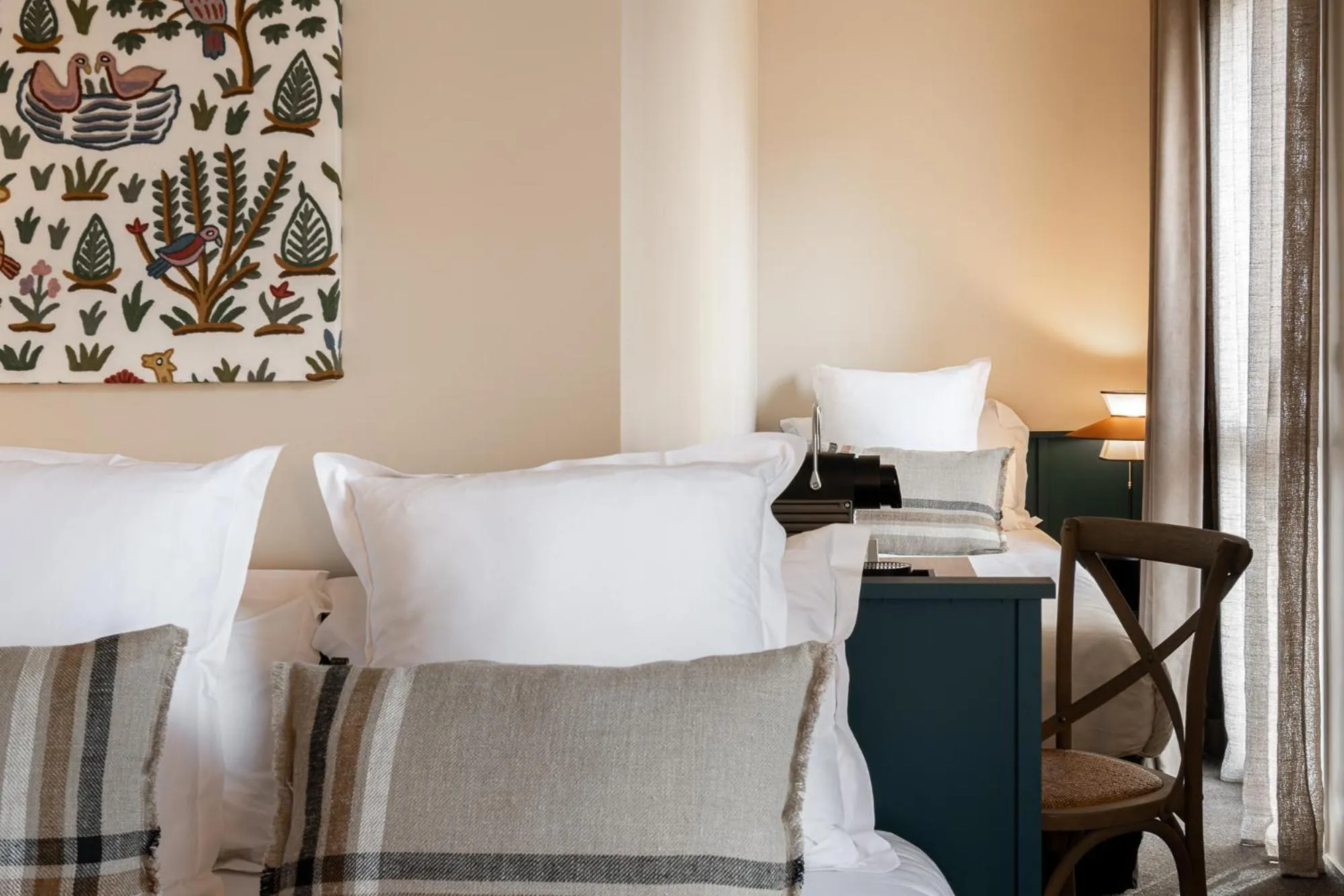 Bed in Hôtel L'Adresse - Entièrement rénové