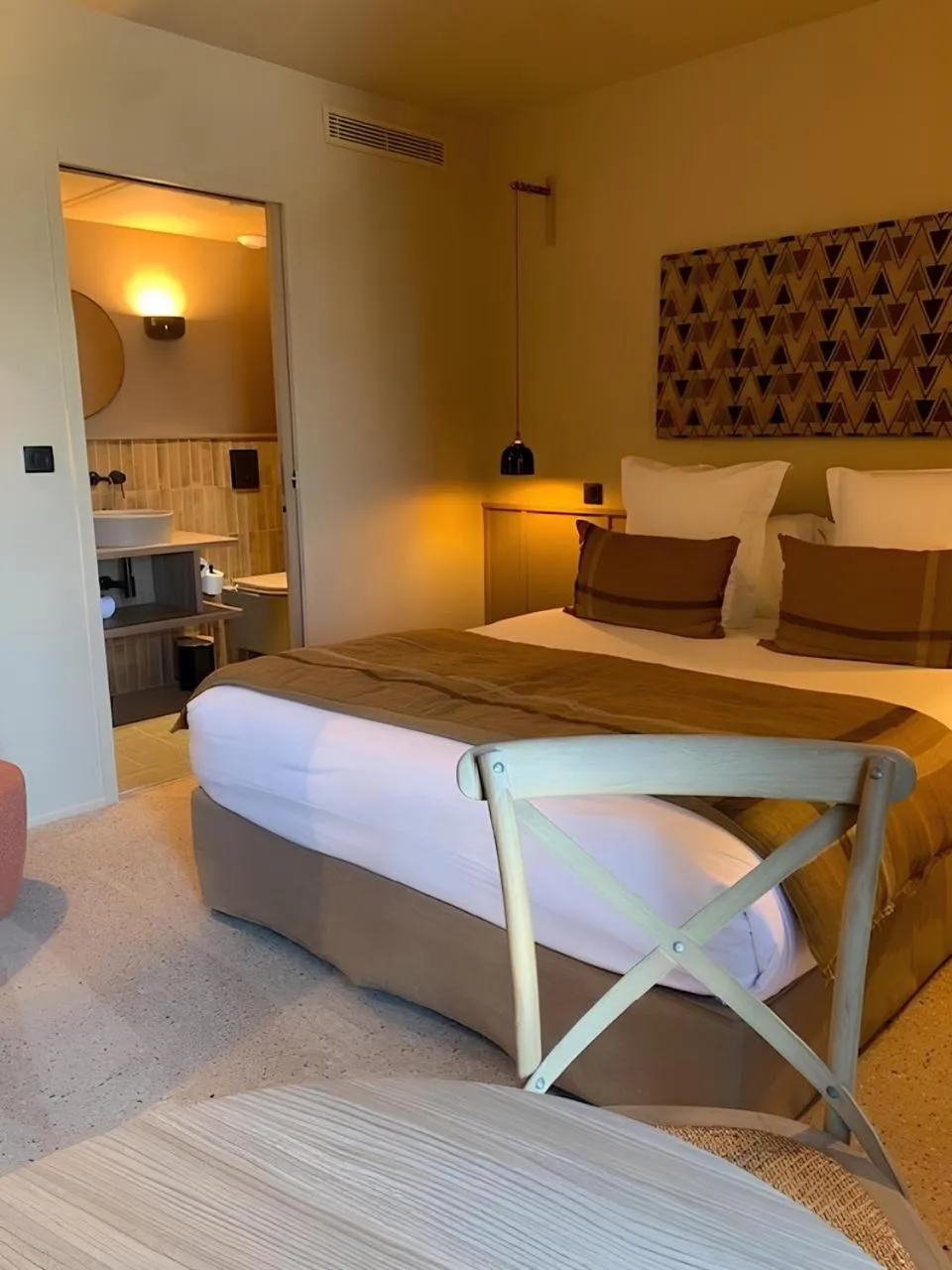 Bed in Hôtel L'Adresse - Entièrement rénové