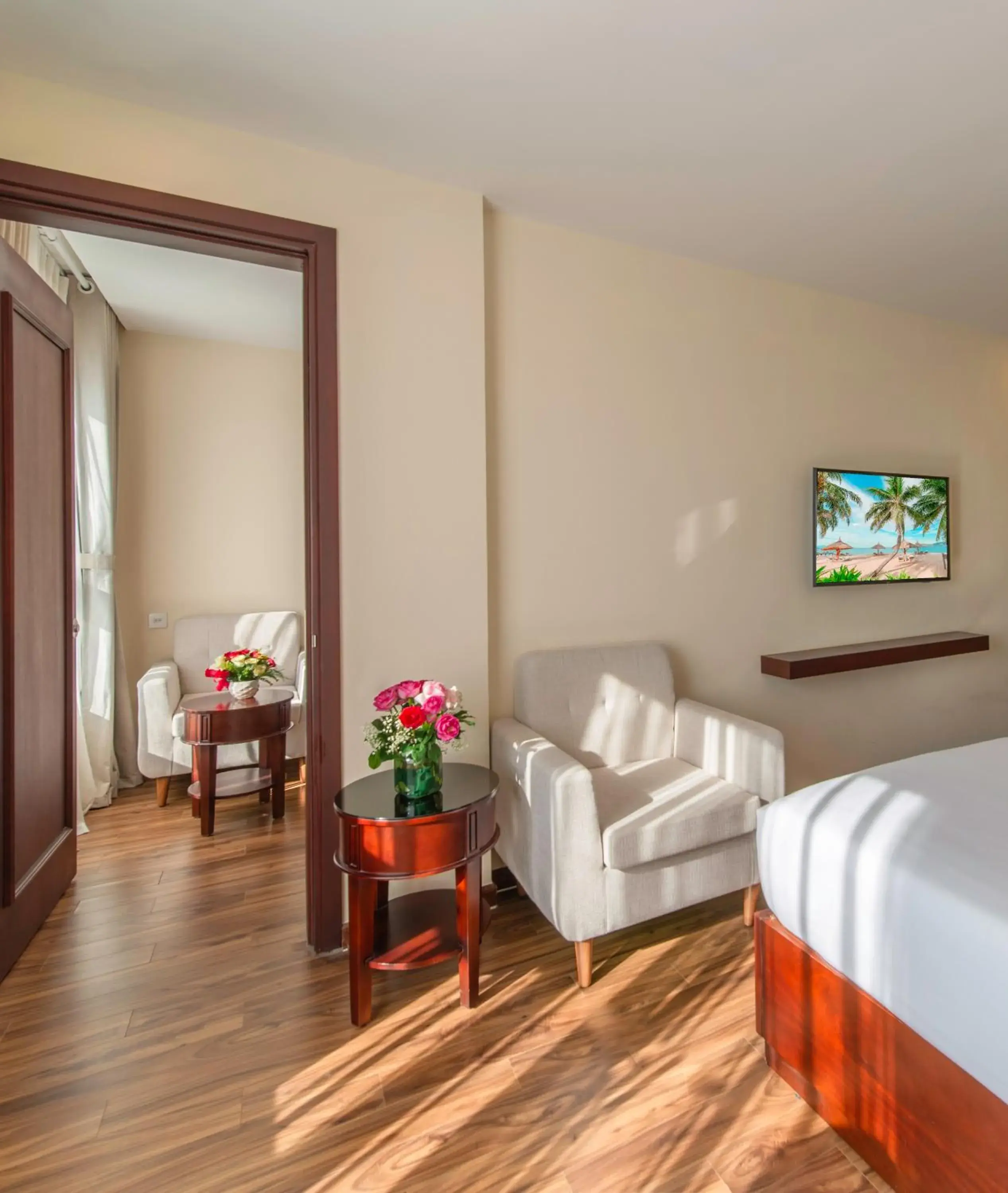 Communal lounge/ TV room, Bed in Florida Hotel Communal lounge/ TV room, Bed in Florida Hotel