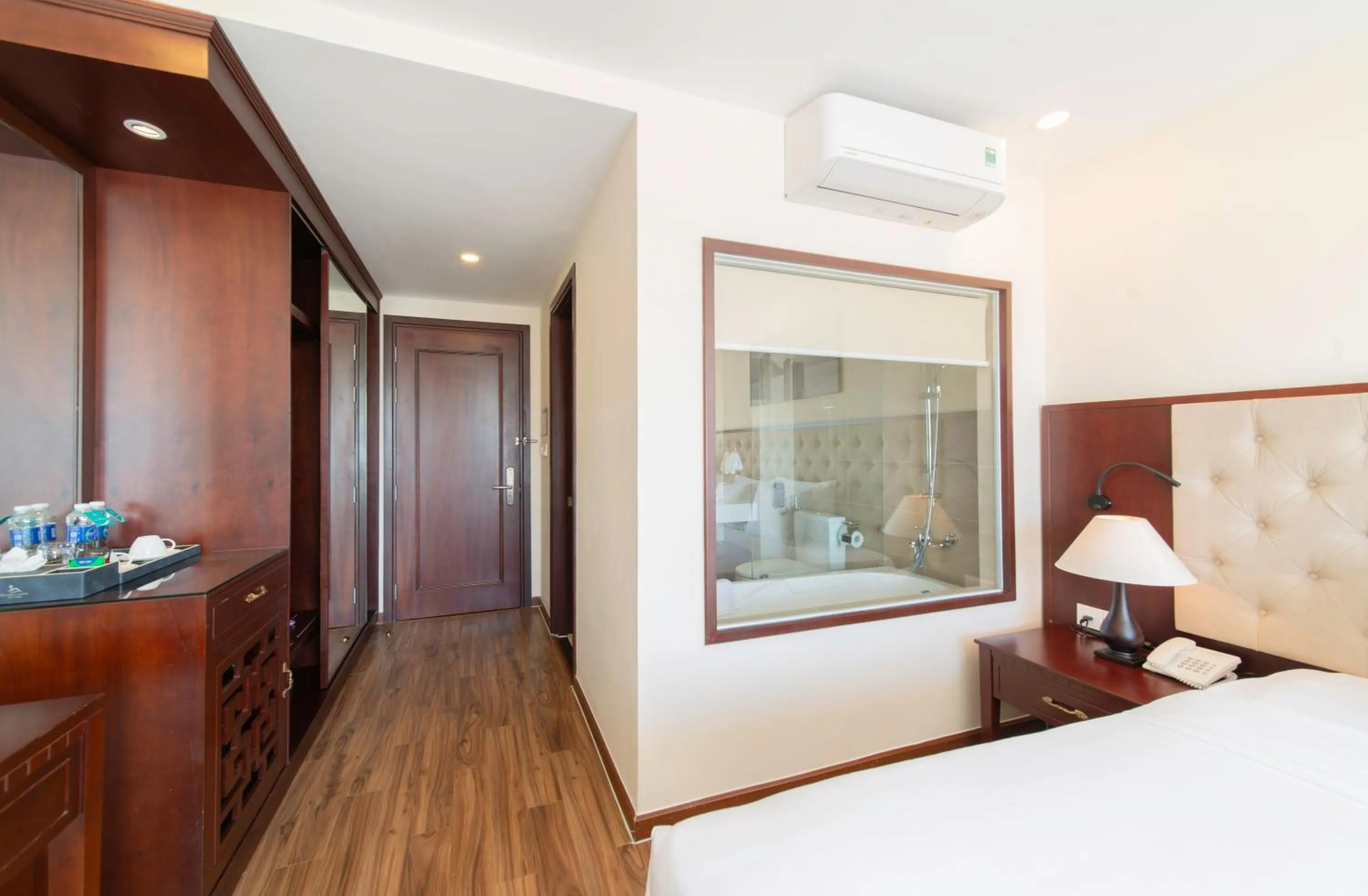 Shower, Bed in Florida Hotel