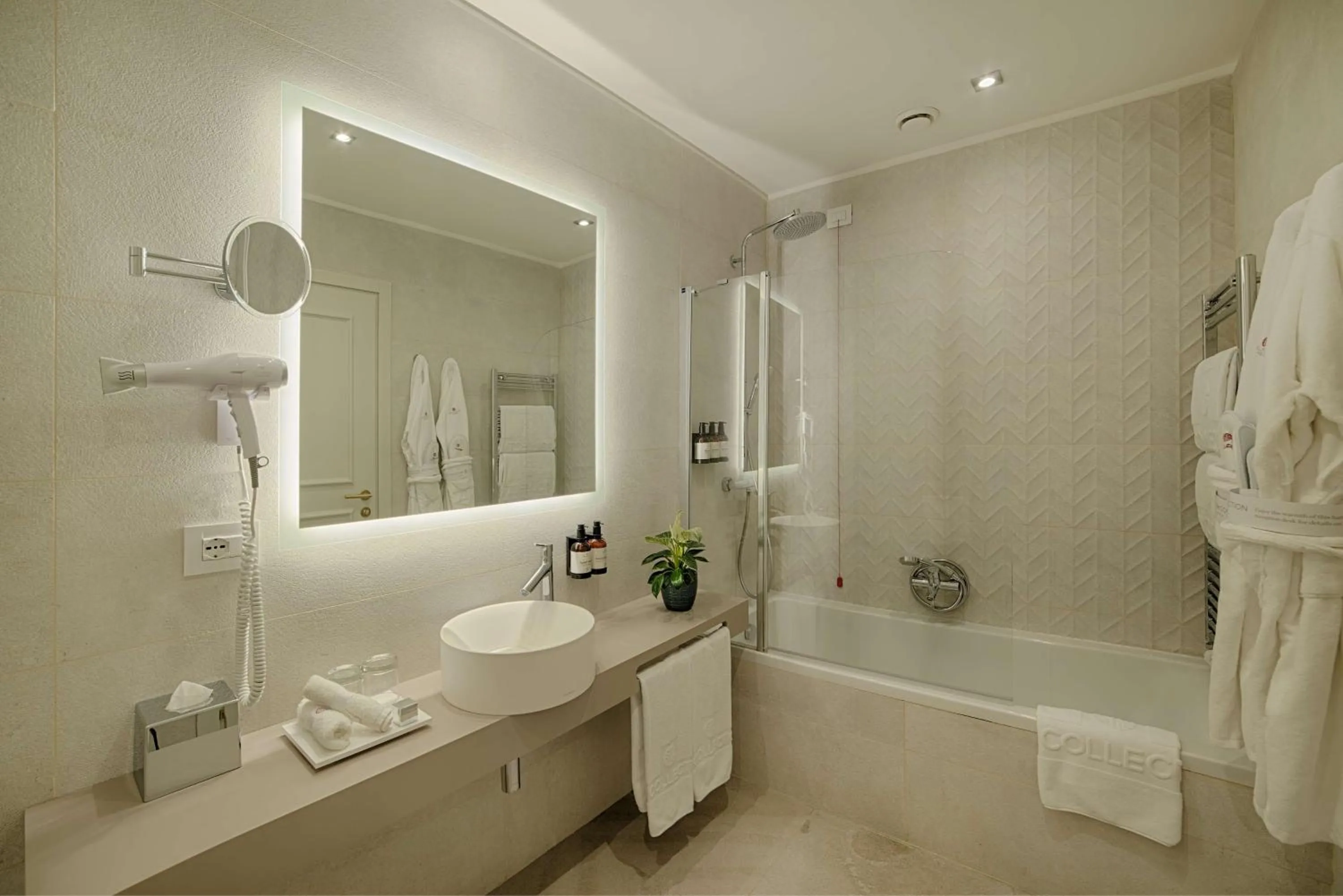 Bathroom in NH Collection Roma Fori Imperiali