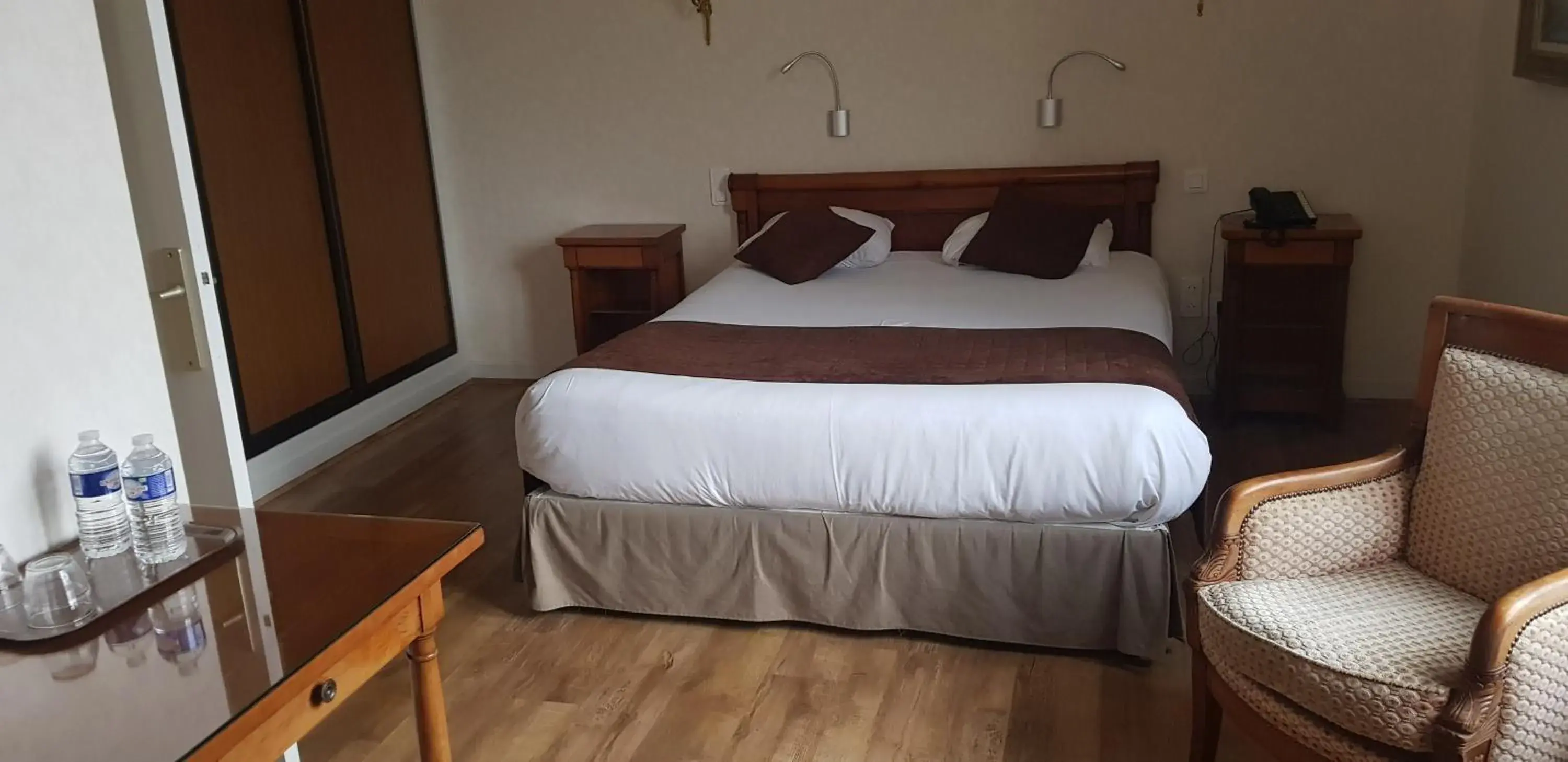 Bedroom, Bed in LOGIS HOTEL - Le Relais Saint Vincent Bedroom, Bed in LOGIS HOTEL - Le Relais Saint Vincent