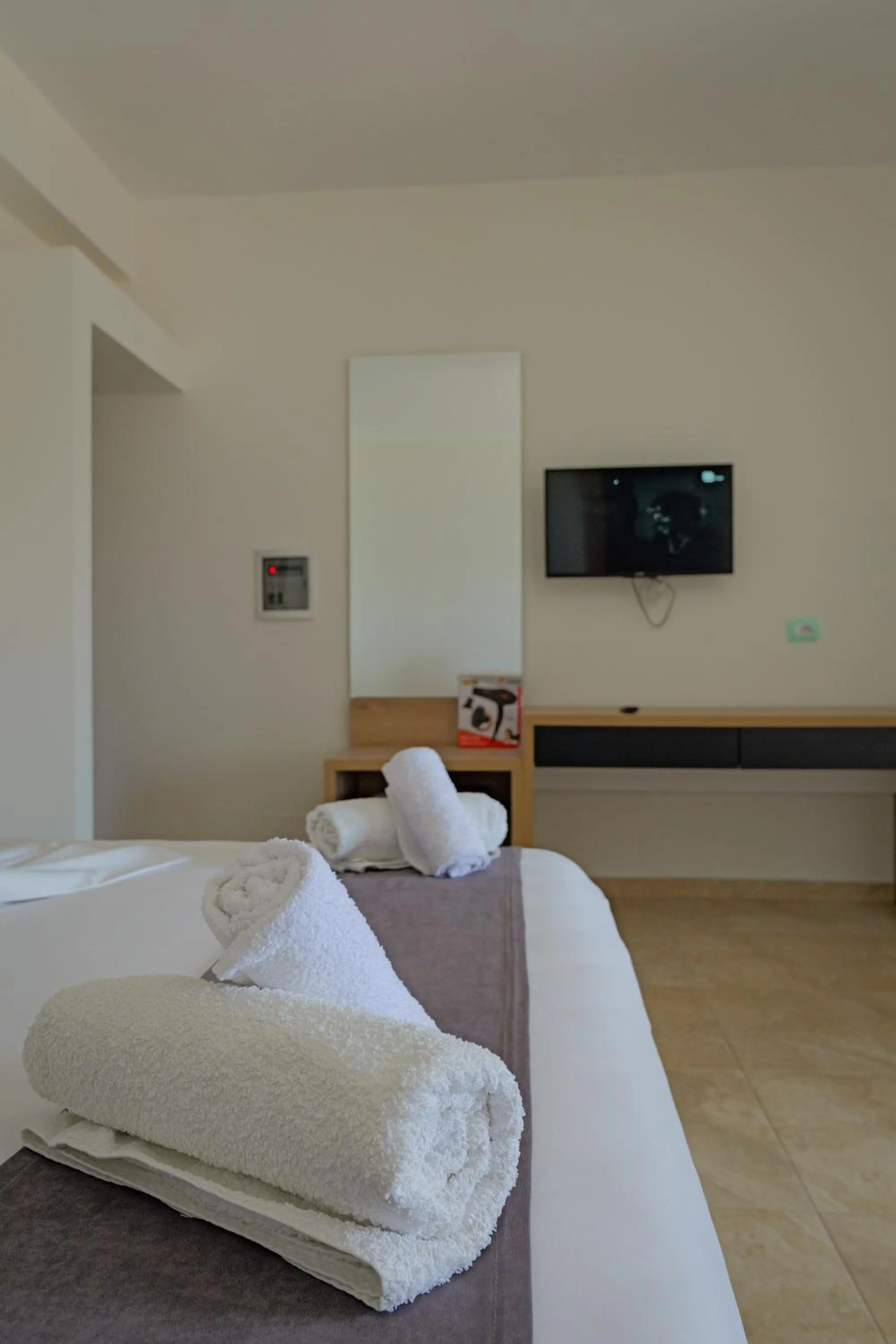 Photo of the whole room, Bed in Hotel Esmerald Ksamil