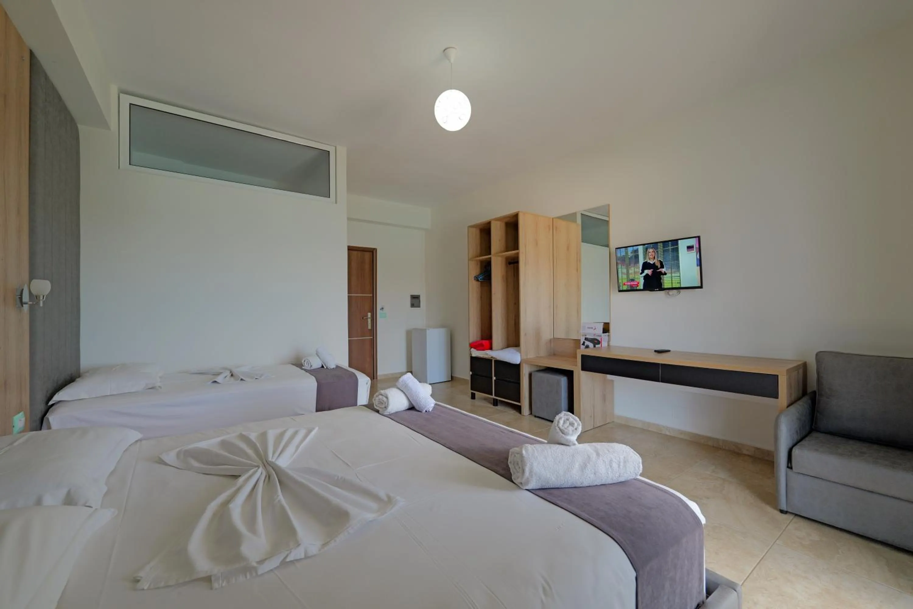 Photo of the whole room, Bed in Hotel Esmerald Ksamil