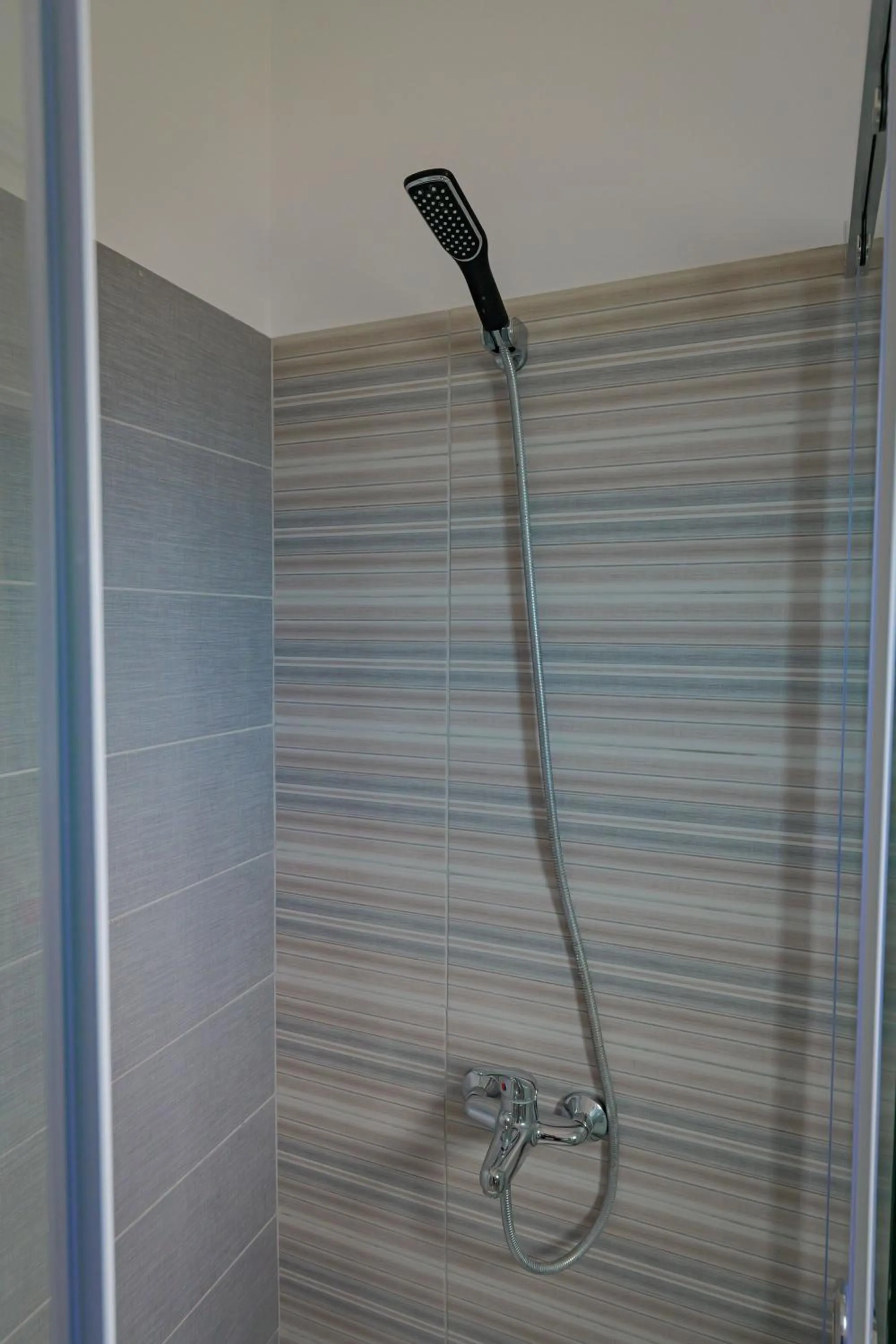 Shower in Hotel Esmerald Ksamil