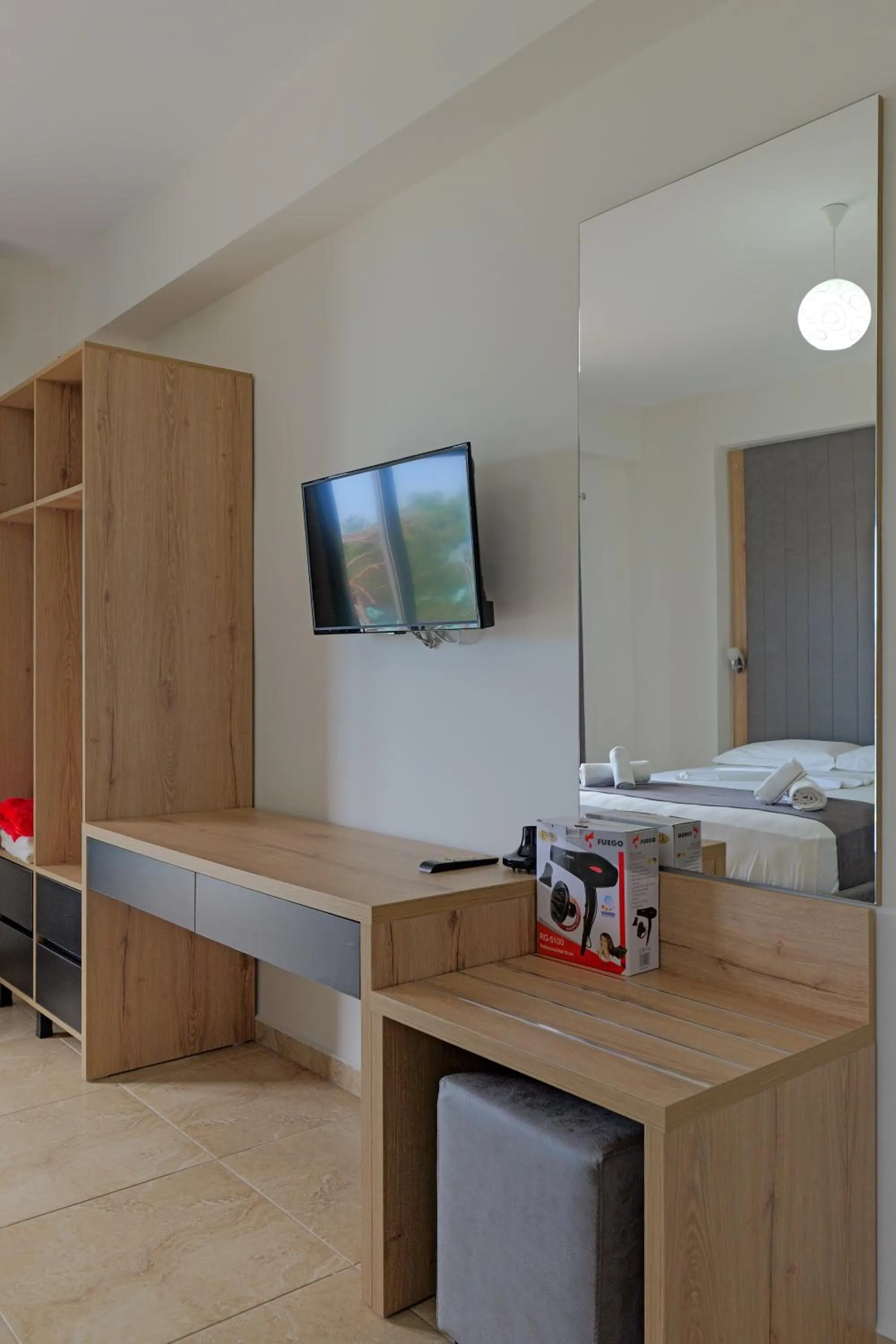 Photo of the whole room, Bed in Hotel Esmerald Ksamil