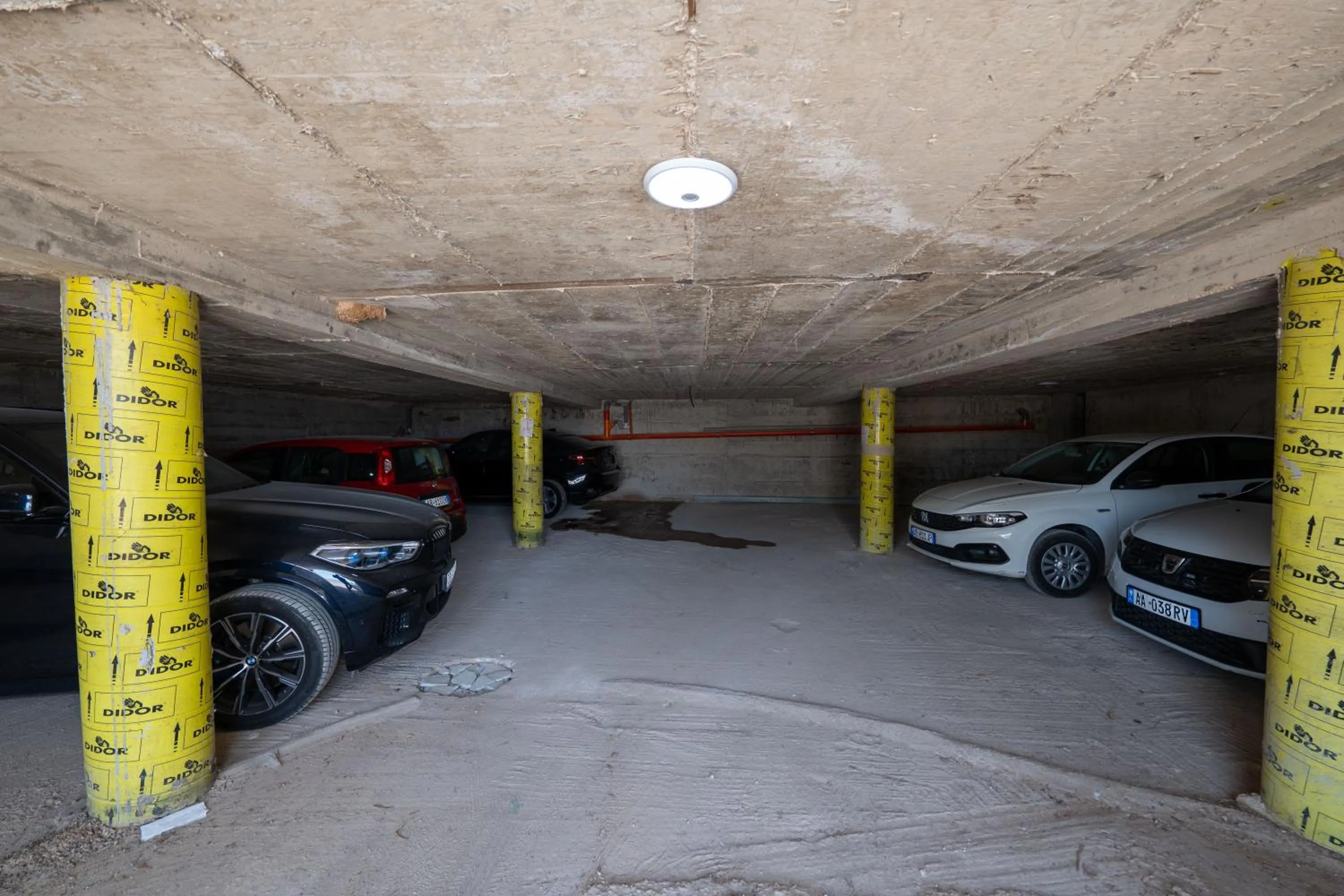 Parking in Hotel Esmerald Ksamil