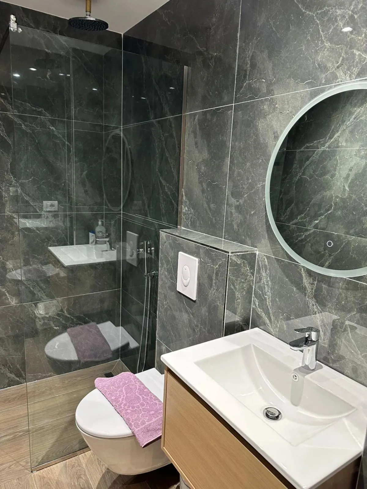 Shower in Hotel Esmerald Ksamil