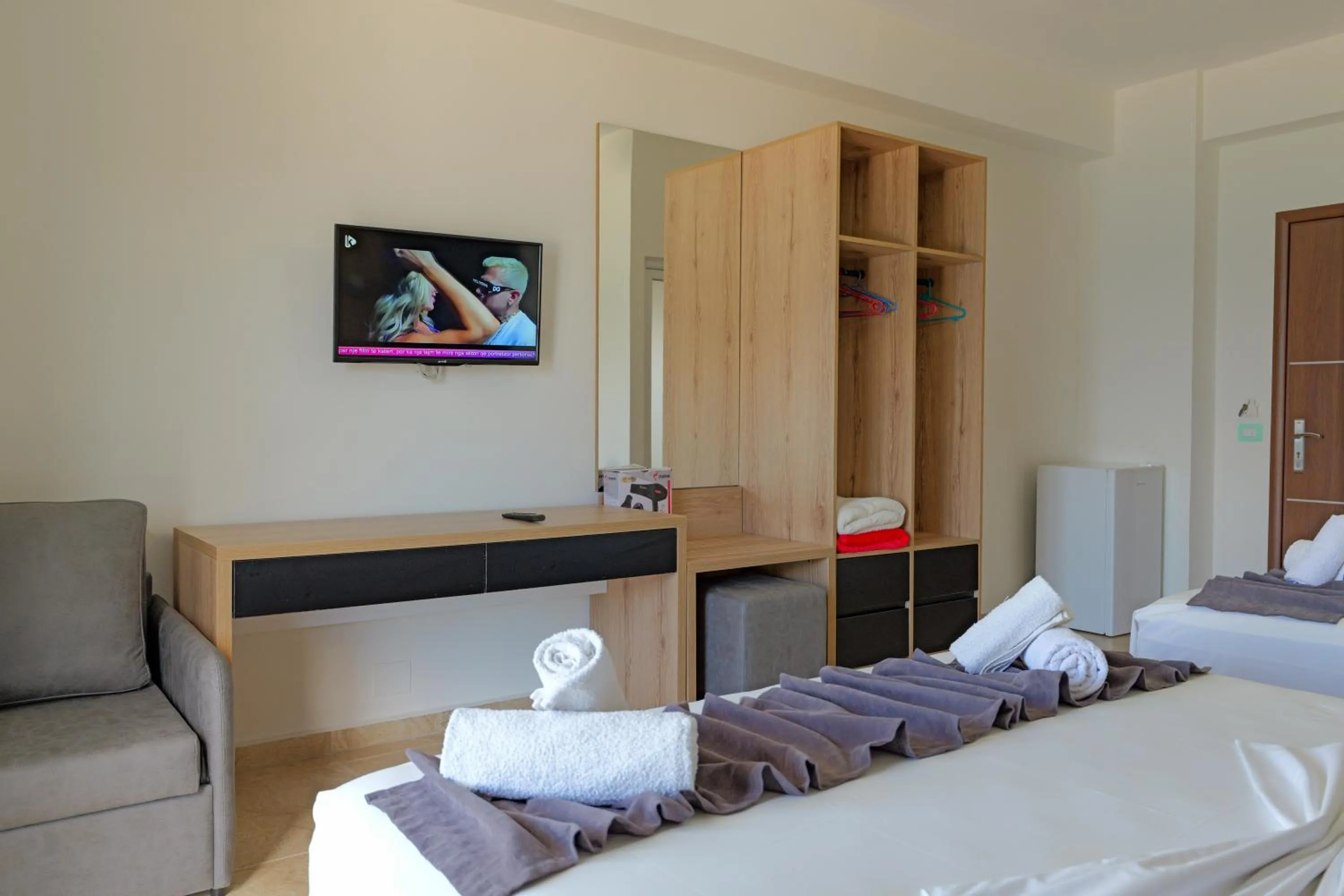 Photo of the whole room, Bed in Hotel Esmerald Ksamil