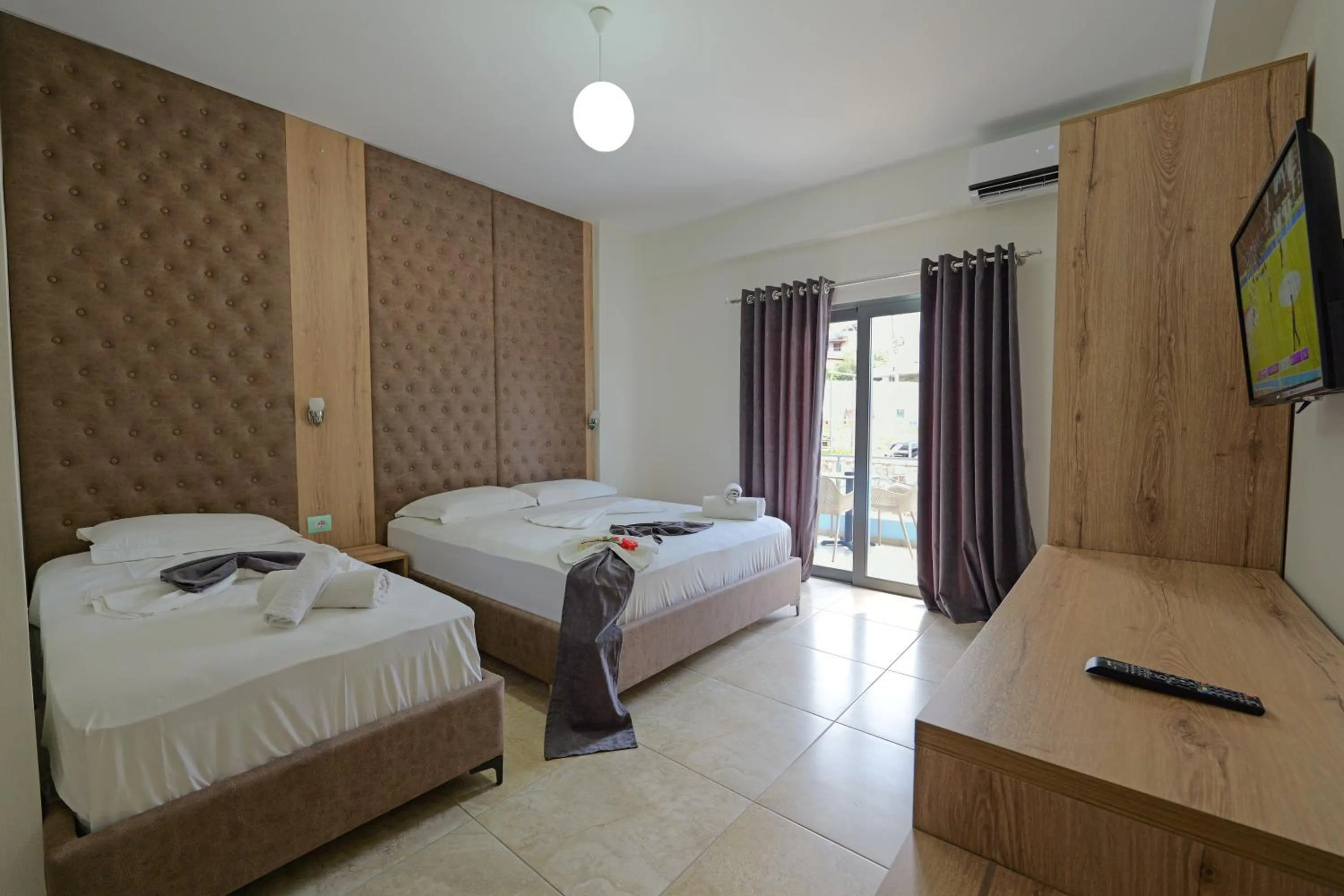 Photo of the whole room, Bed in Hotel Esmerald Ksamil