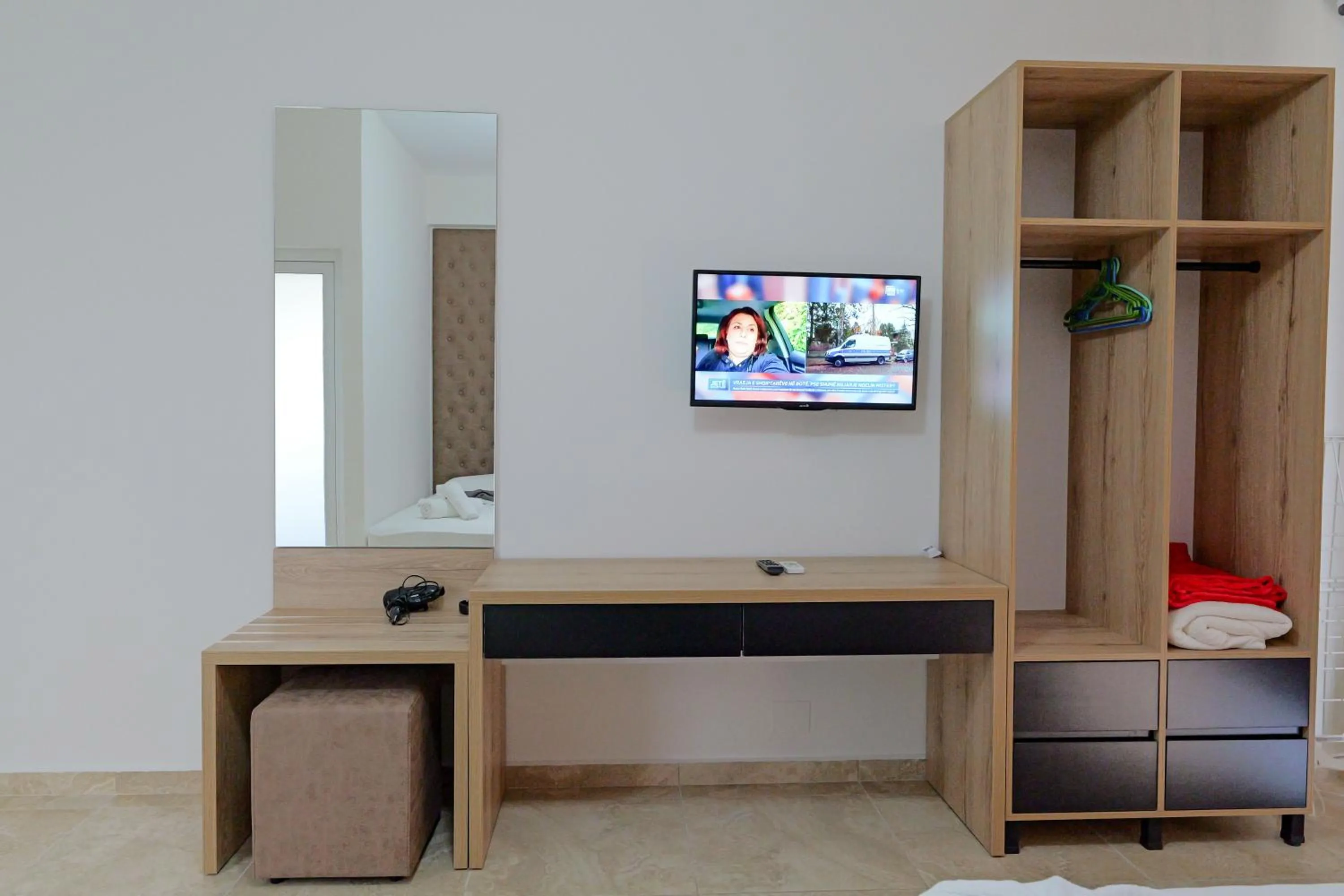 TV and multimedia in Hotel Esmerald Ksamil