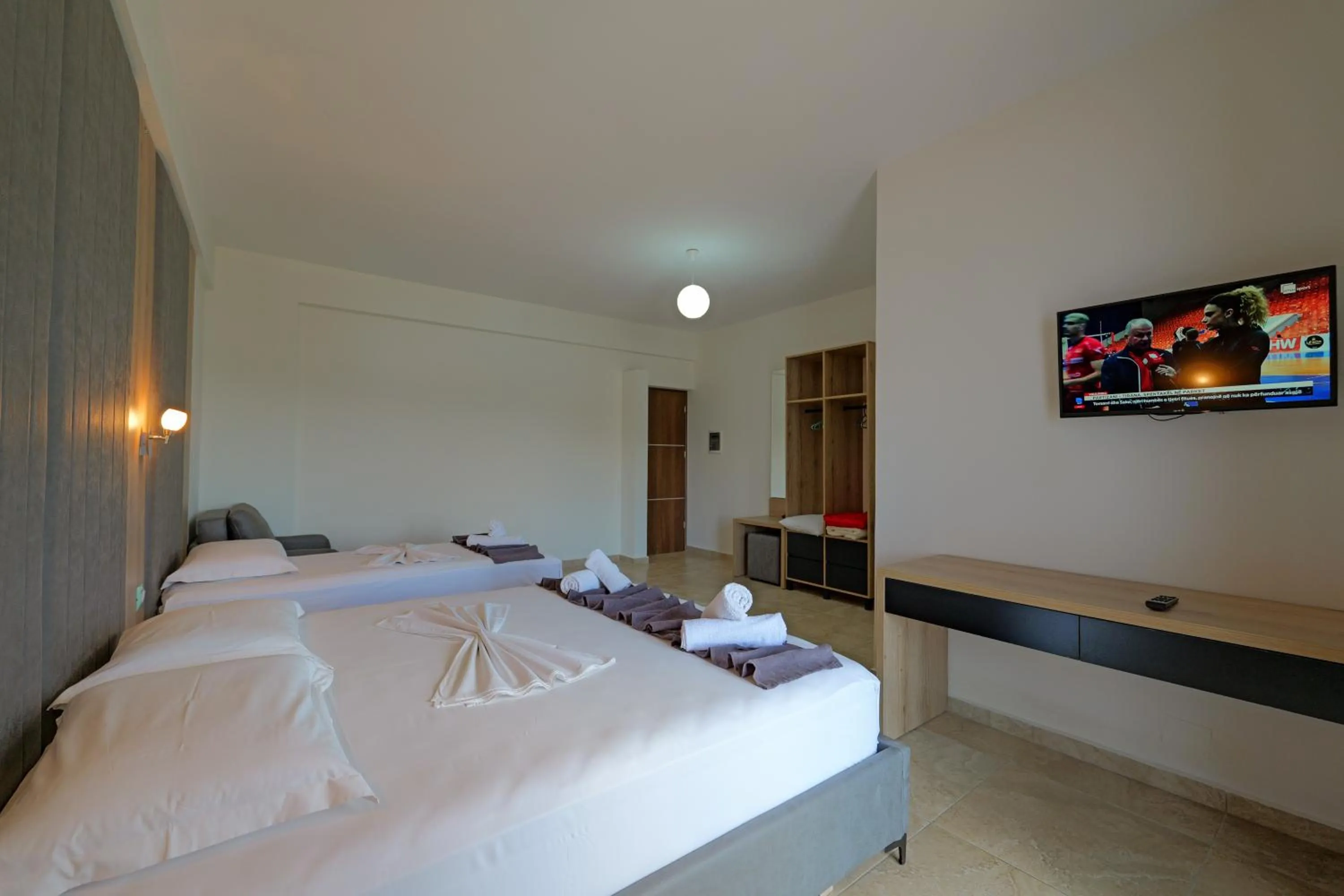 Photo of the whole room, Bed in Hotel Esmerald Ksamil