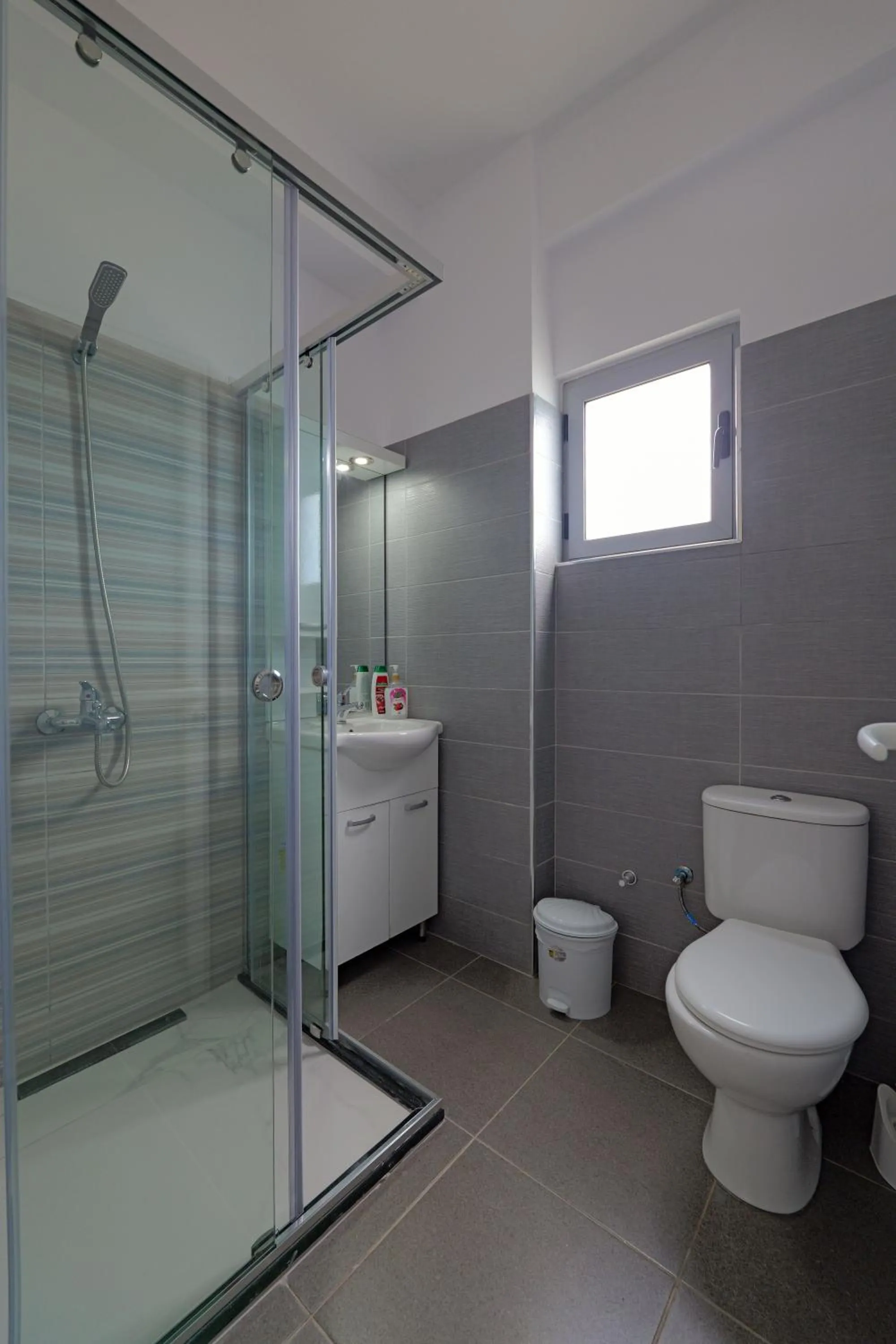 Shower in Hotel Esmerald Ksamil