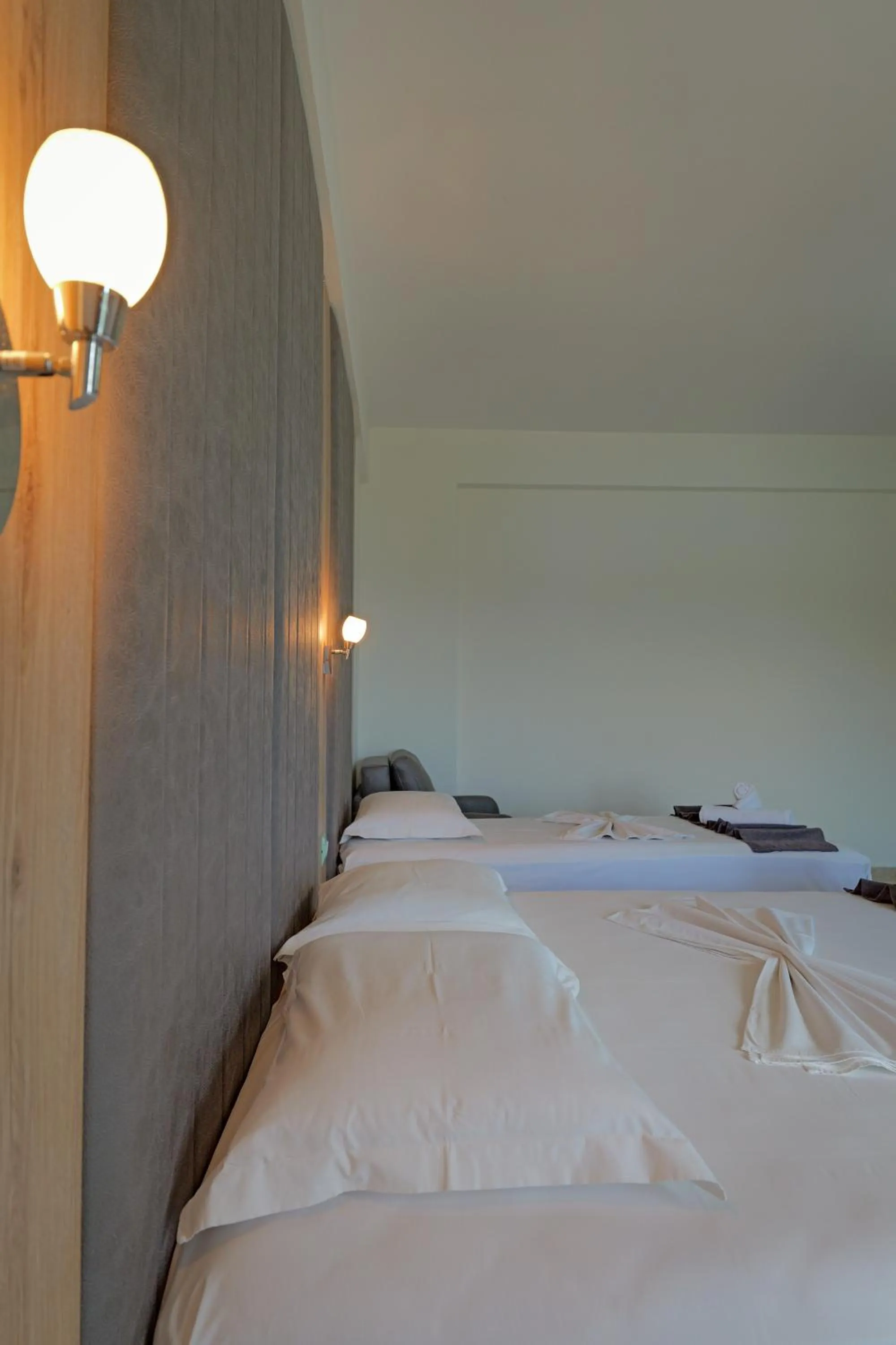 Bed in Hotel Esmerald Ksamil