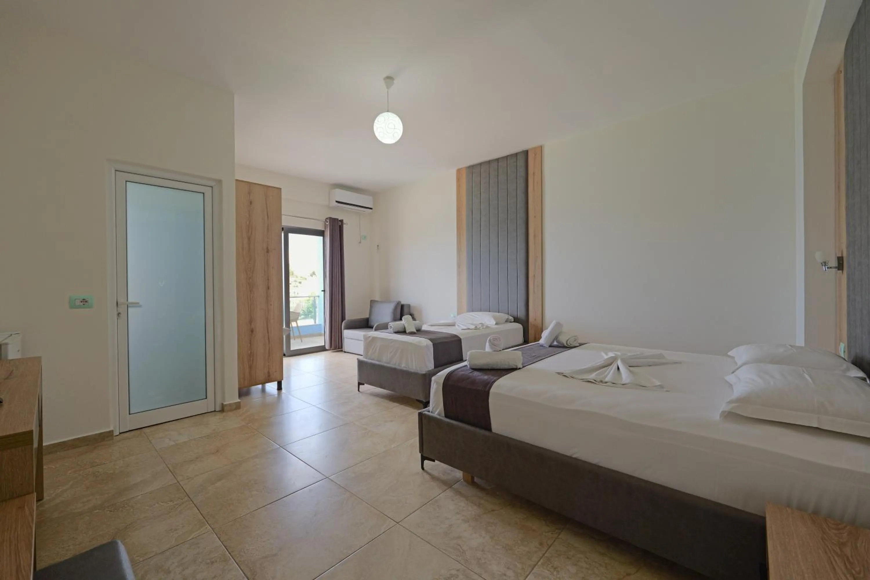 Photo of the whole room, Bed in Hotel Esmerald Ksamil