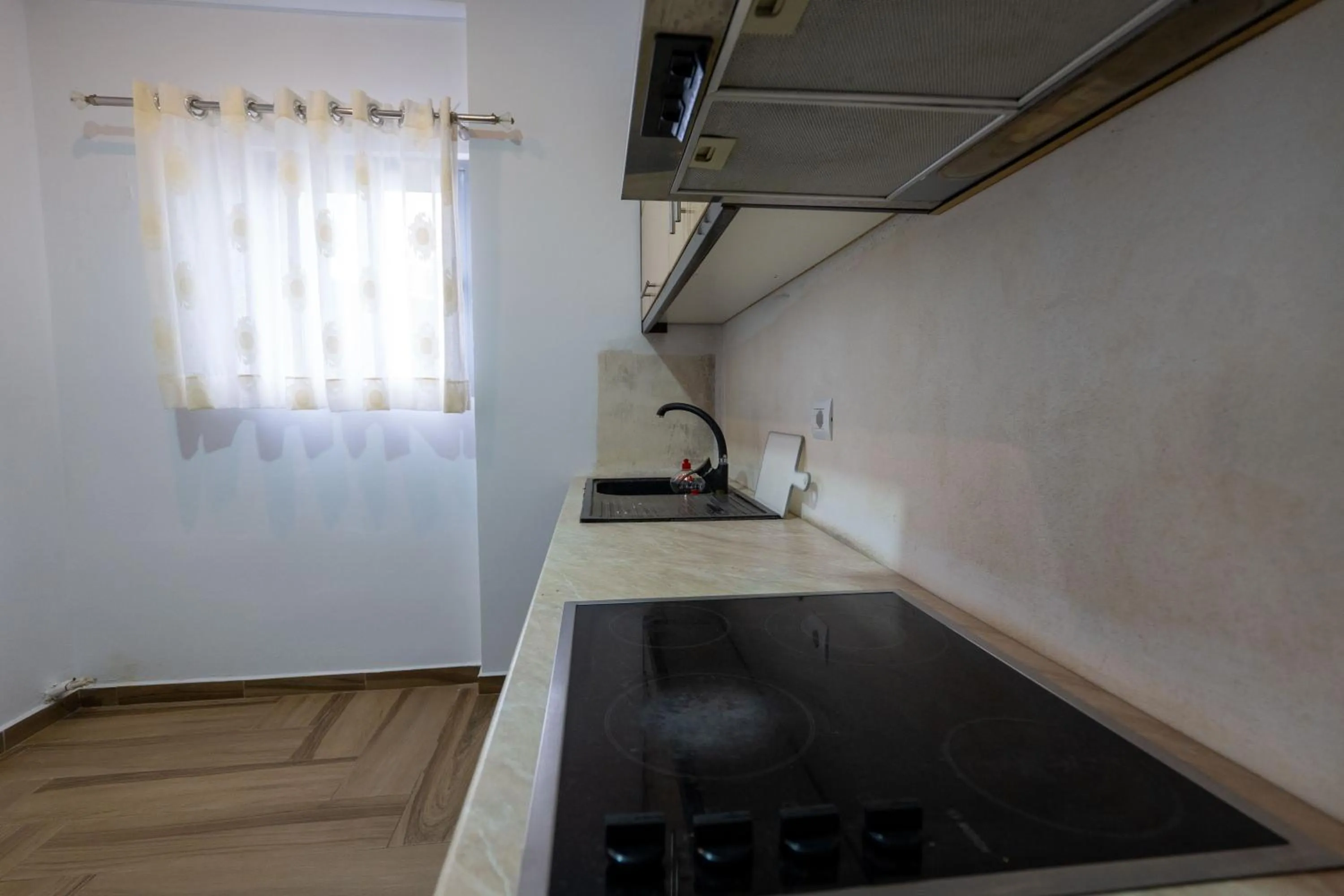 Kitchen or kitchenette in Hotel Esmerald Ksamil