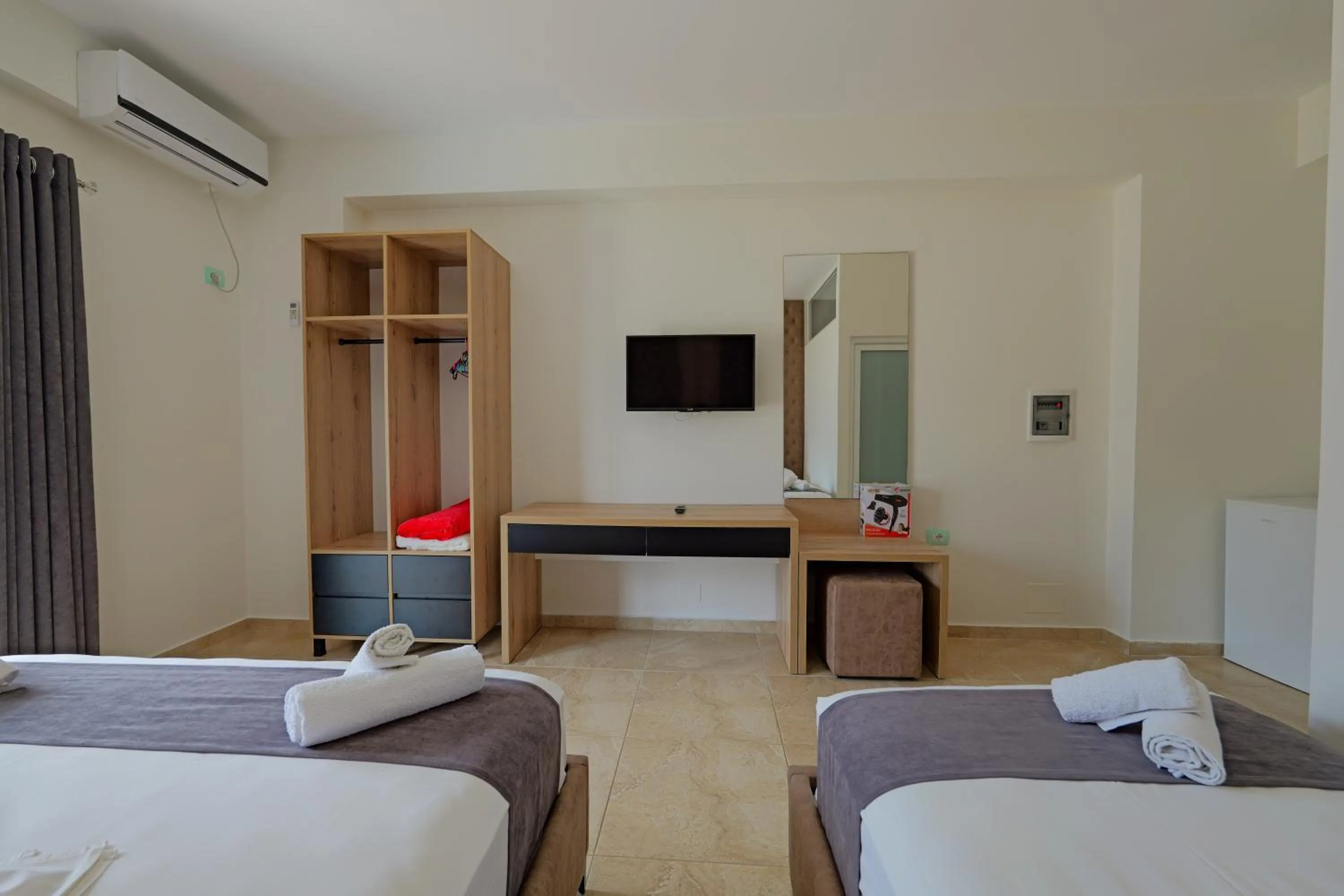 Photo of the whole room, Bed in Hotel Esmerald Ksamil
