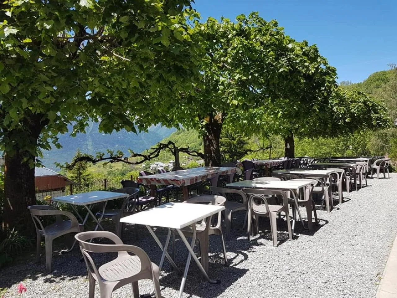 Patio in Hôtel Le Beauséjour