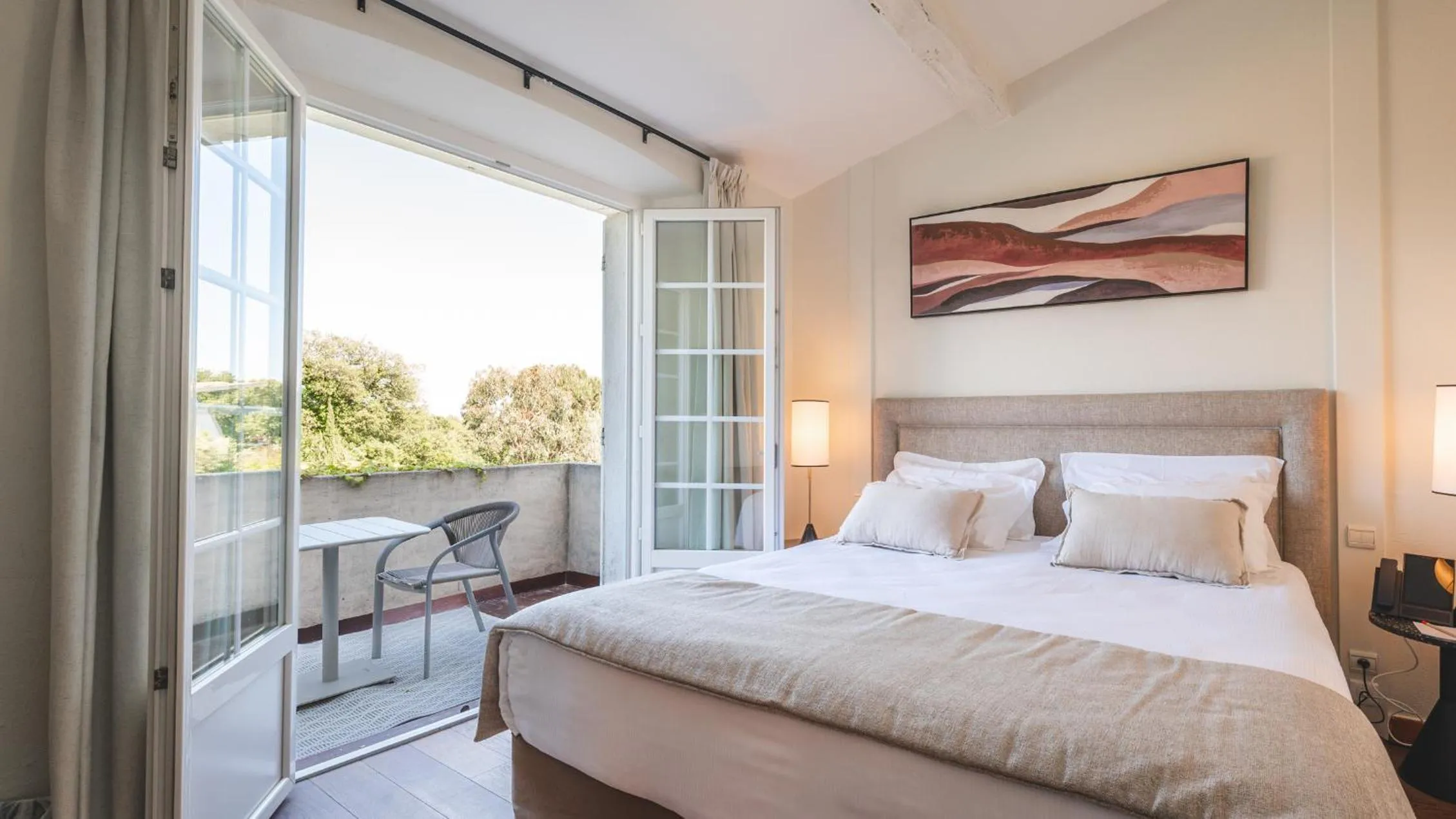 Bedroom in Hôtel La Mandarine