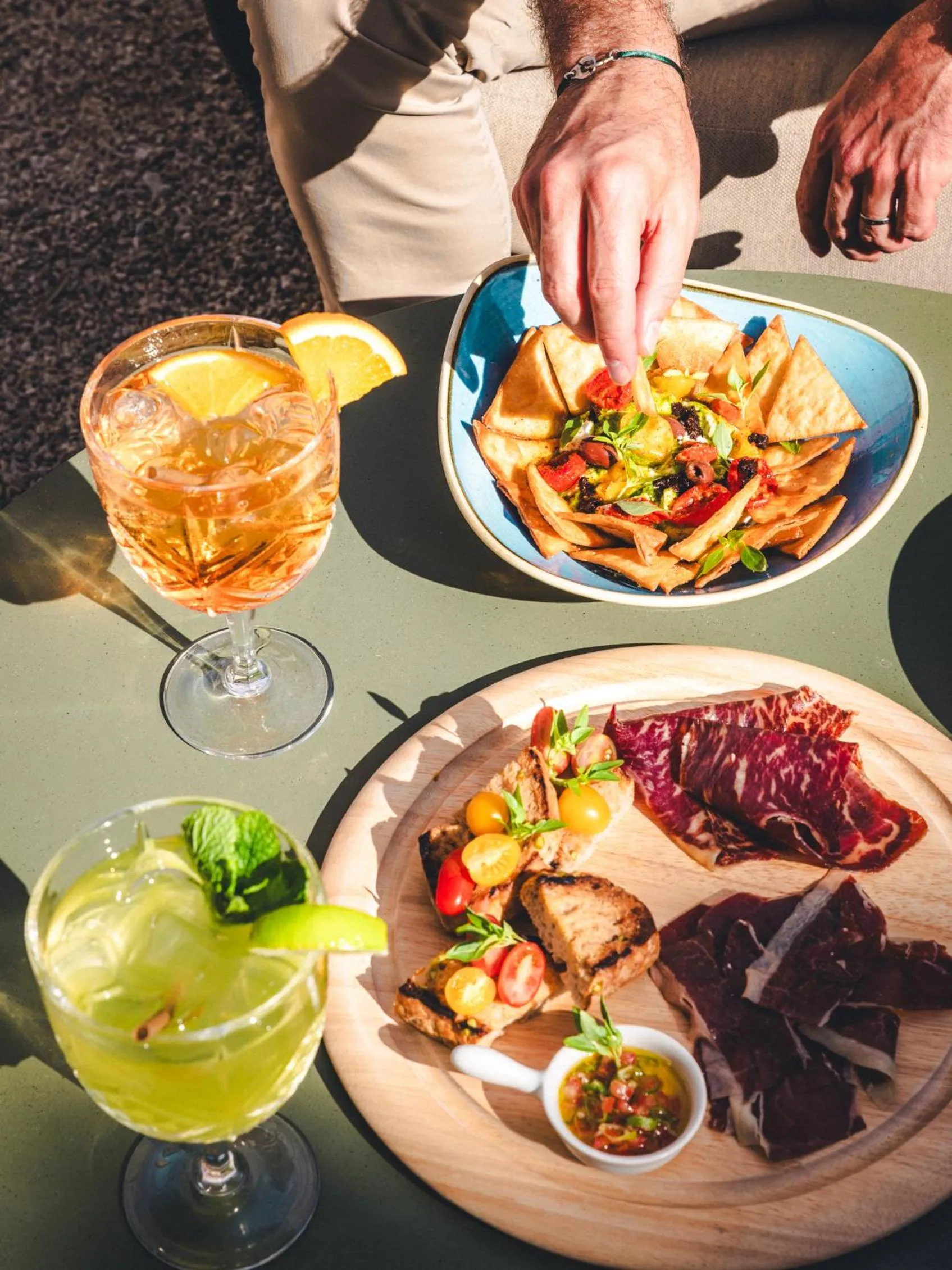 Lounge or bar in Hôtel La Mandarine