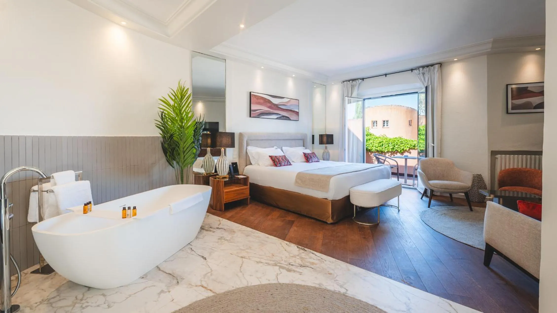 Bedroom in Hôtel La Mandarine