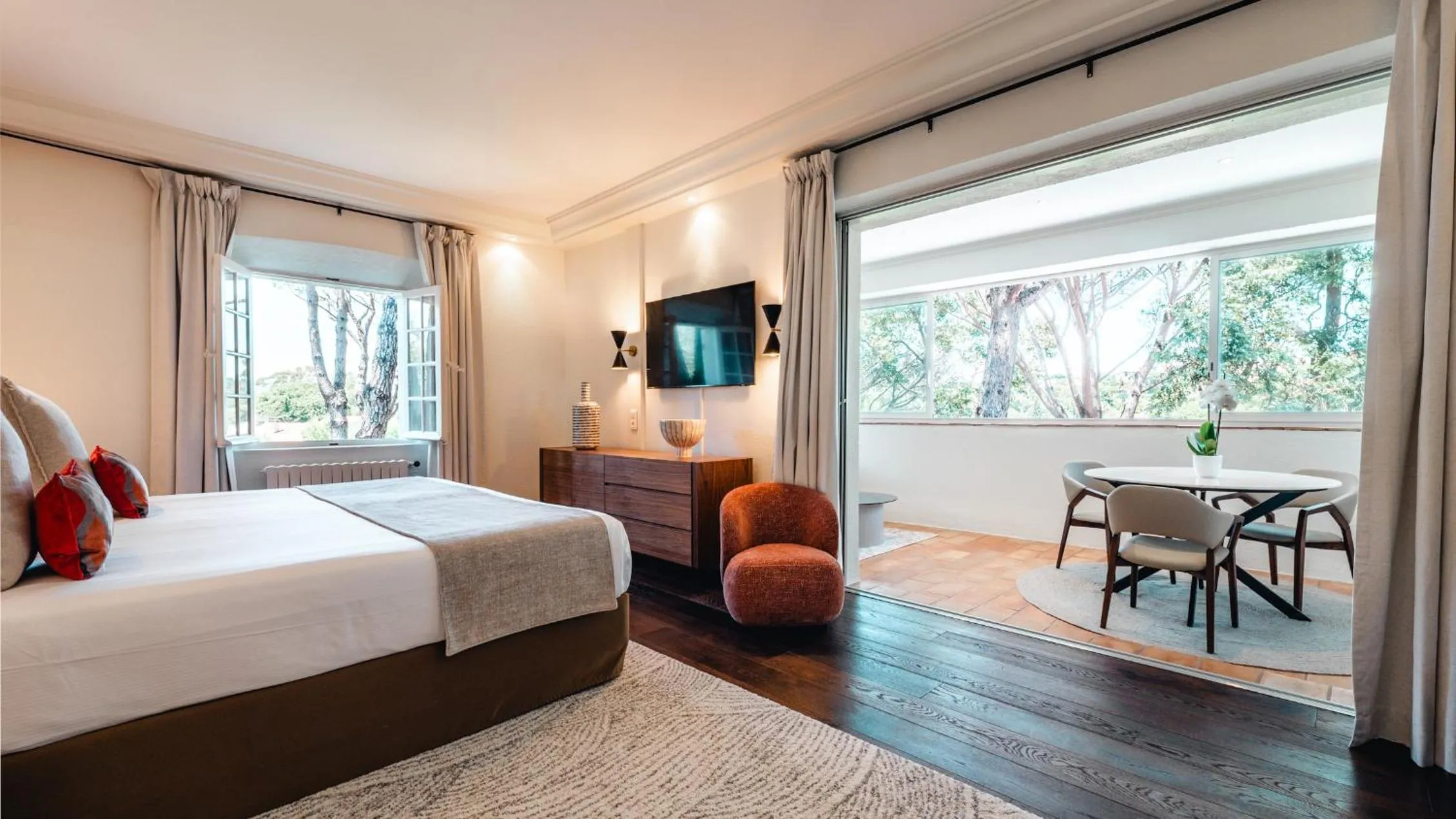 Bedroom, Bed in Hôtel La Mandarine