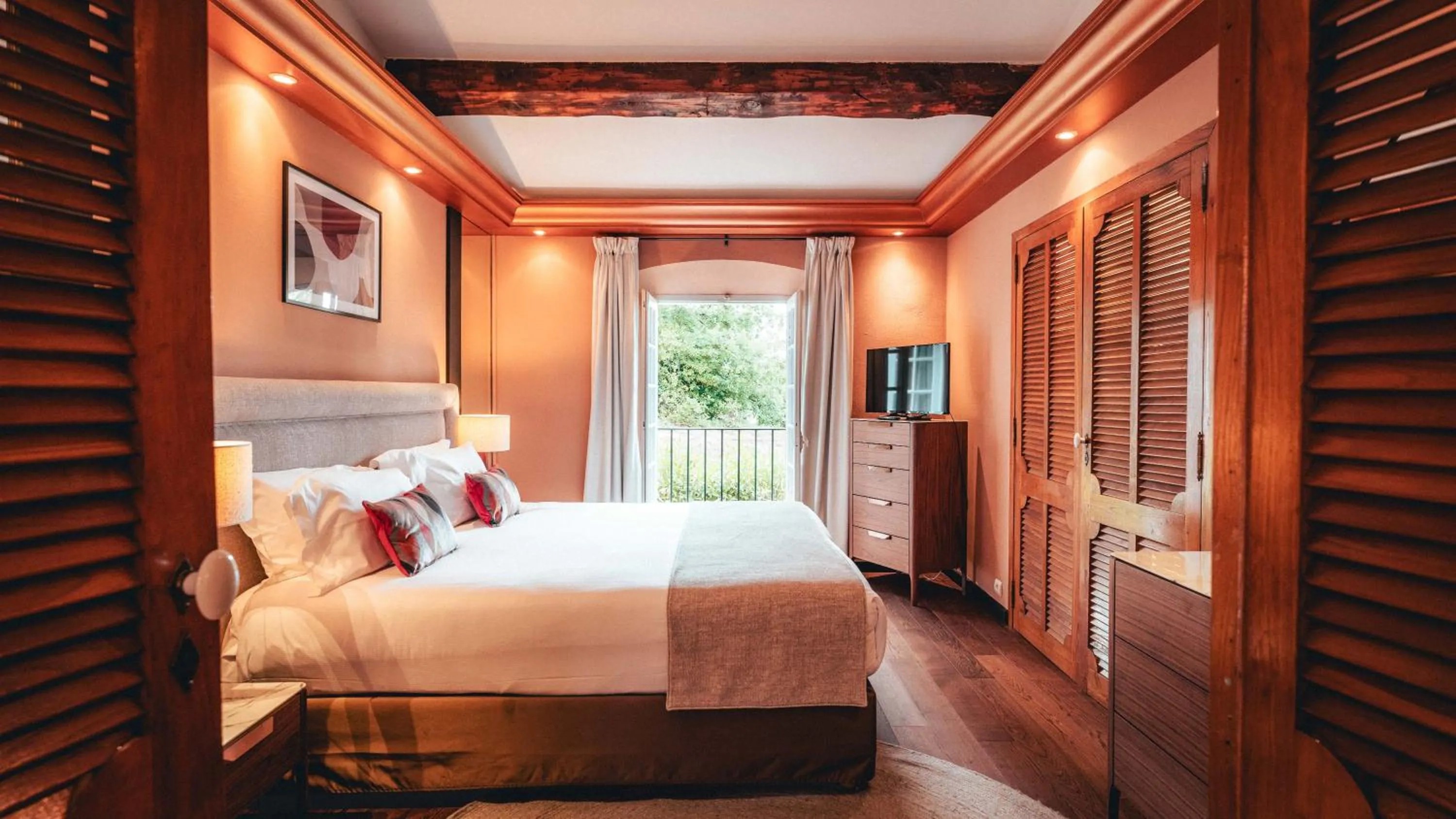 Bedroom in Hôtel La Mandarine